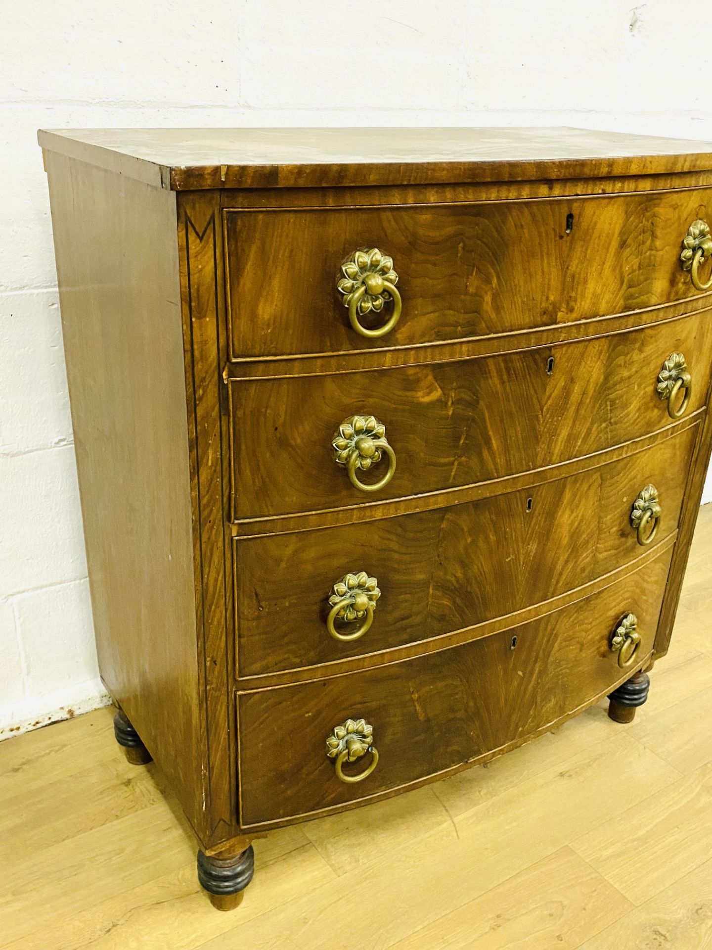 Bow fronted chest of drawers - Image 5 of 7