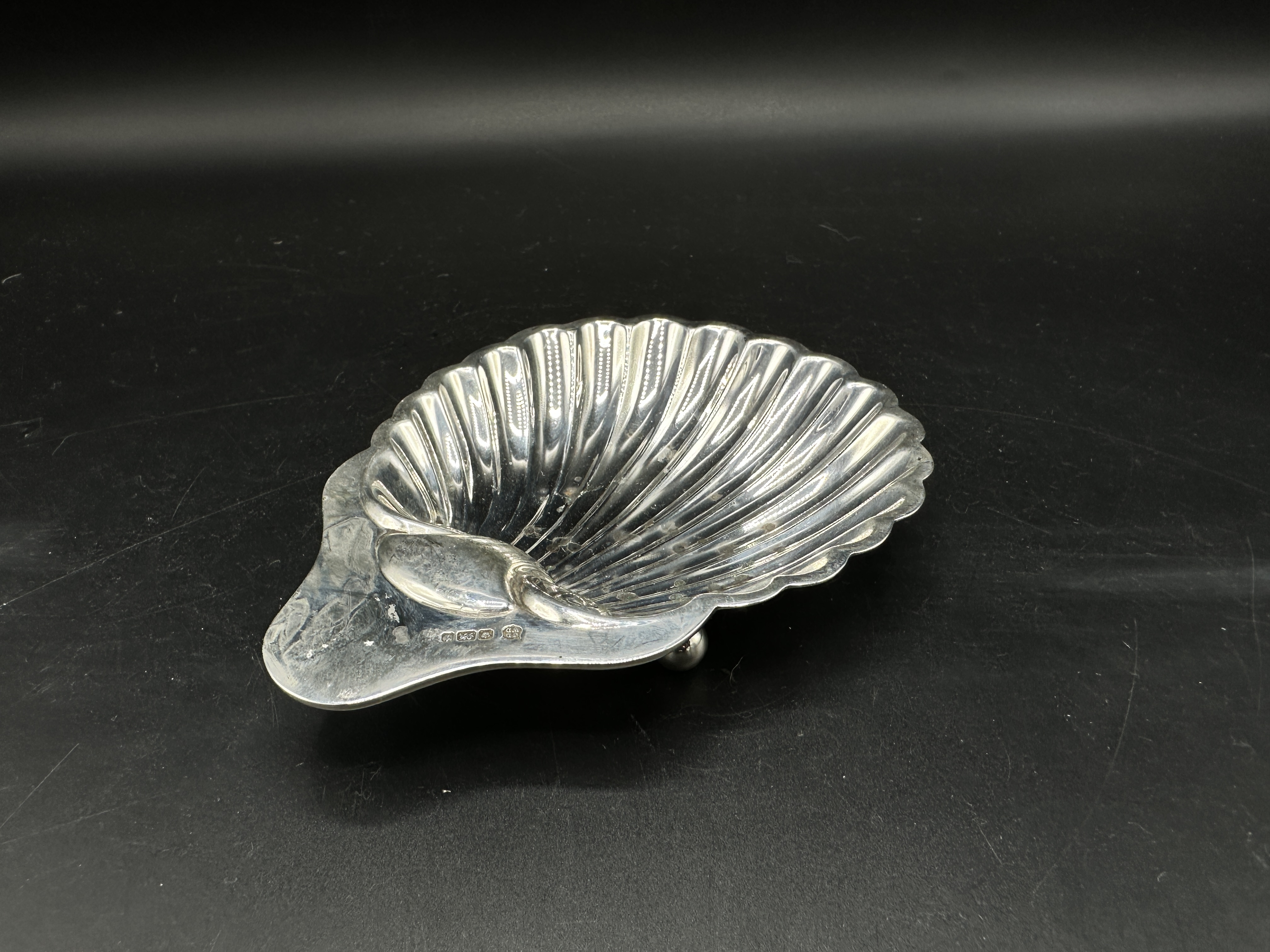 Silver shell dish together with six silver napkin rings - Image 3 of 4