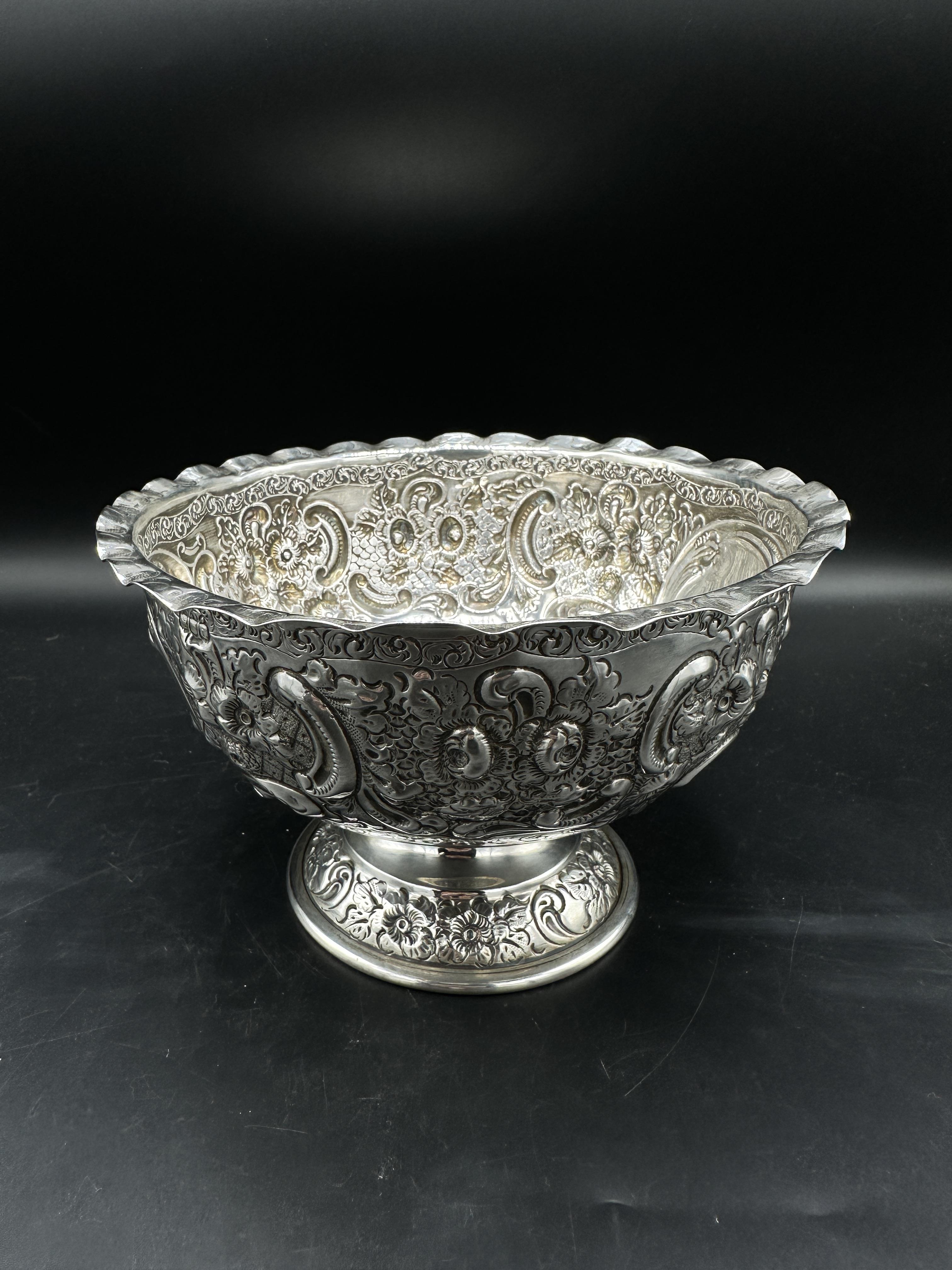 Silver repousse bowl - Image 2 of 5