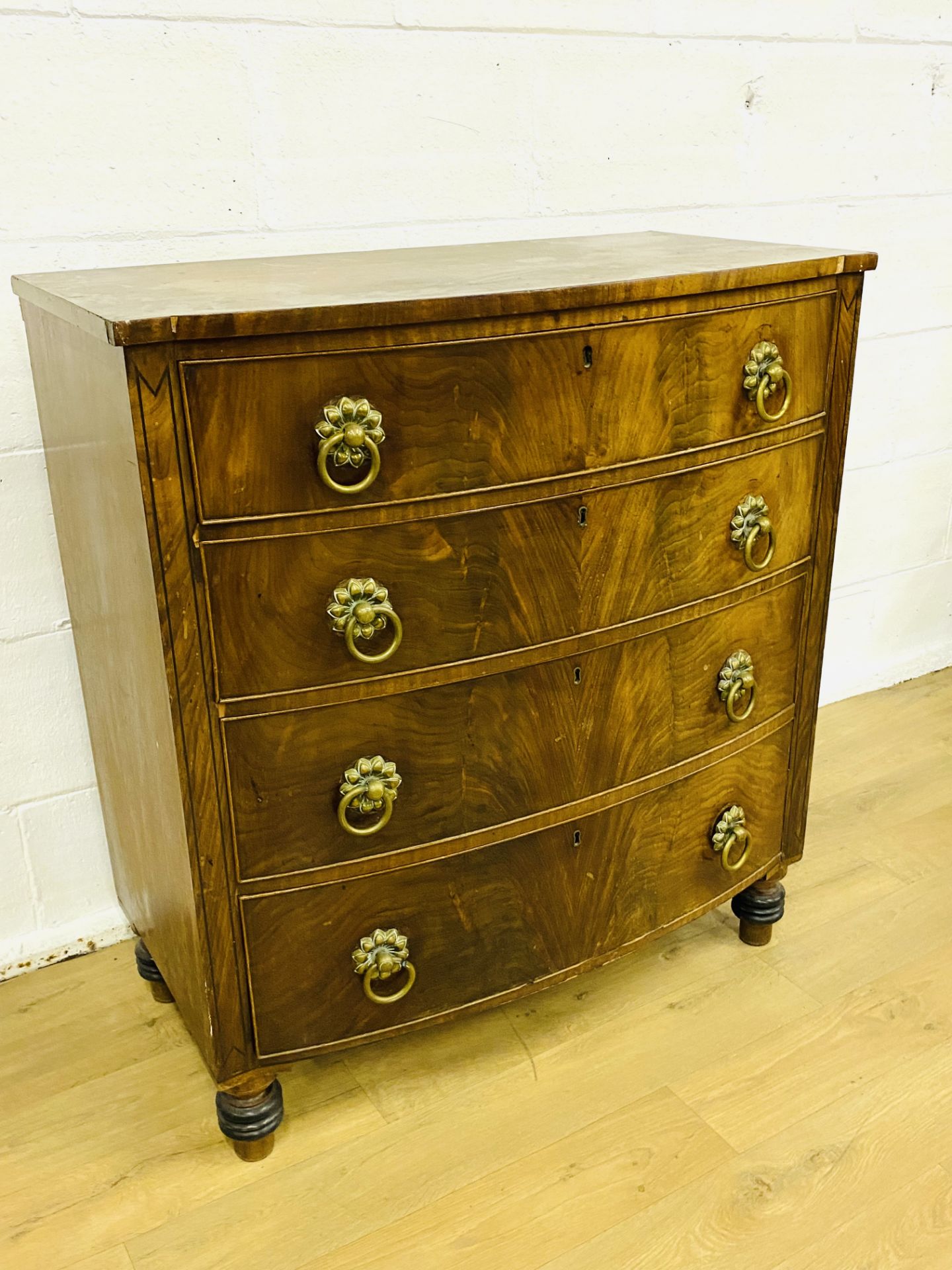 Bow fronted chest of drawers - Image 3 of 7