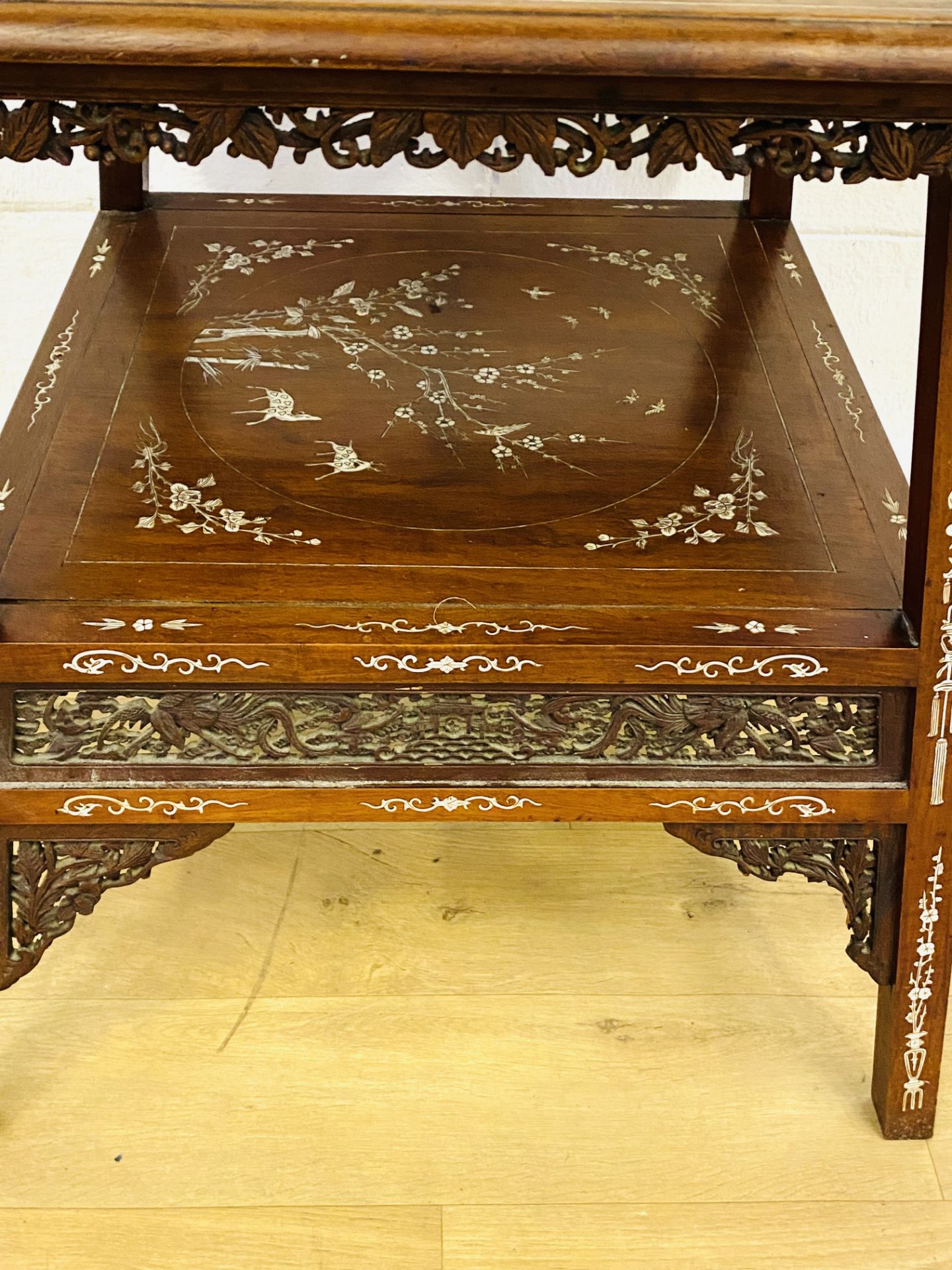 Oriental hardwood inlaid display table - Image 3 of 8