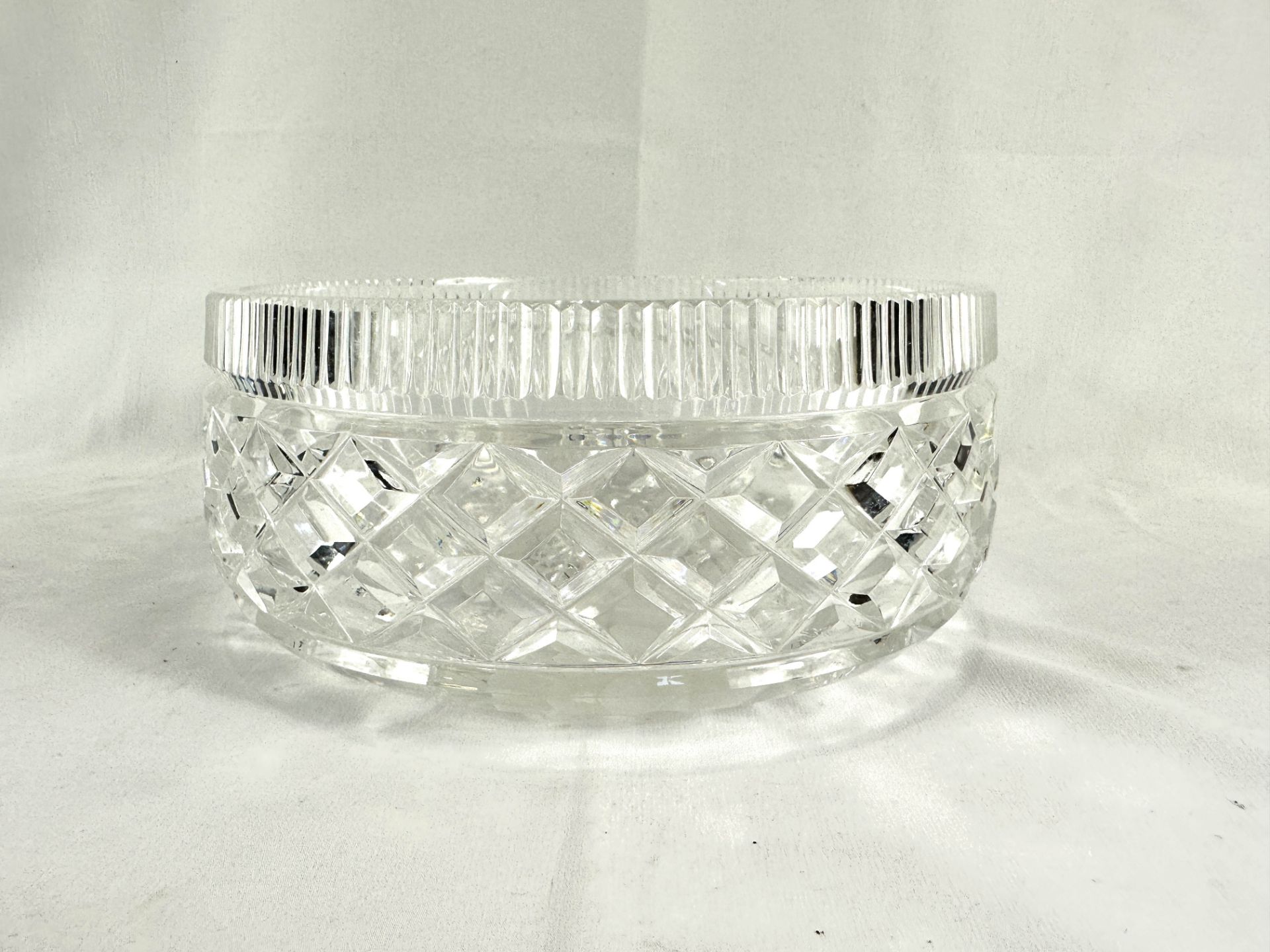 Cut glass fruit bowl with cut and etched flowers to base - Bild 3 aus 6