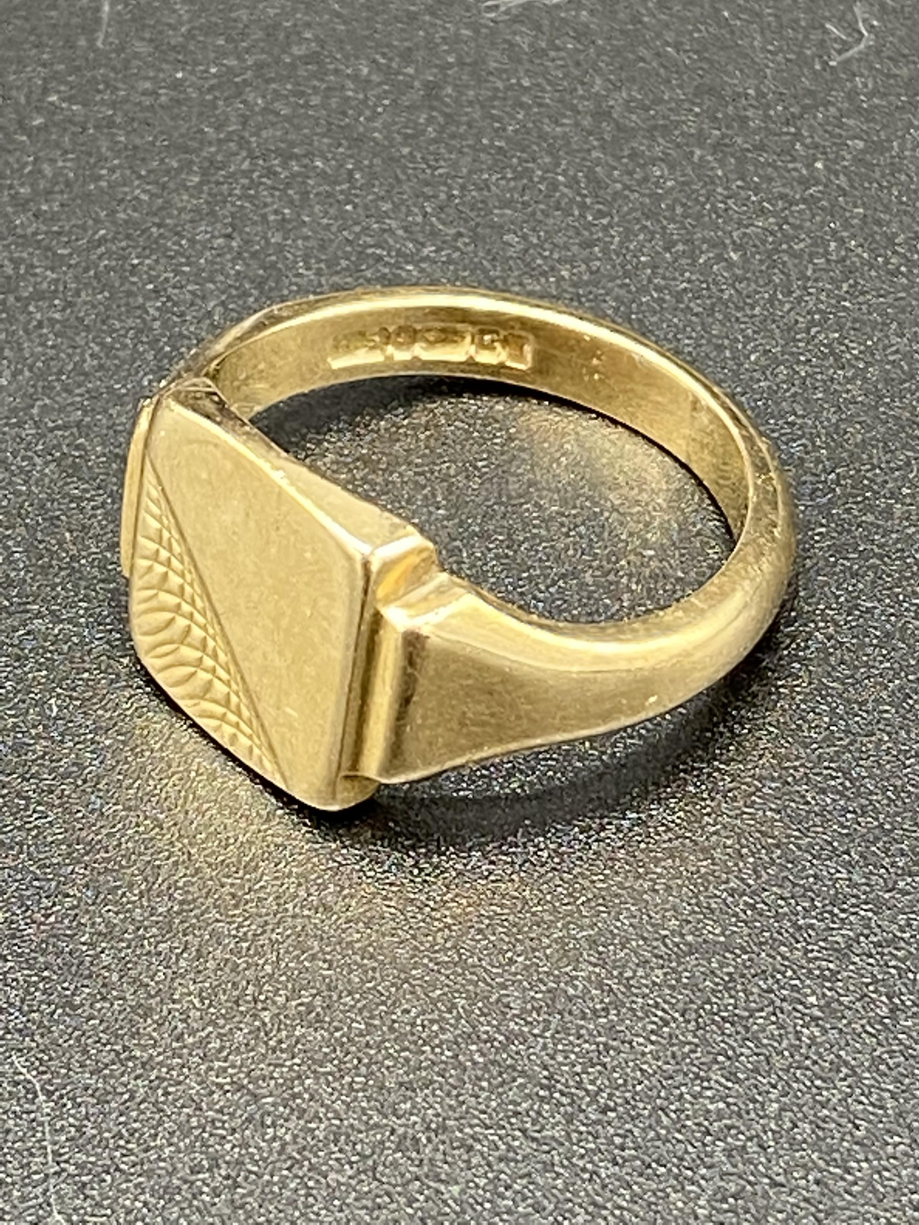 9ct gold signet ring - Image 2 of 5