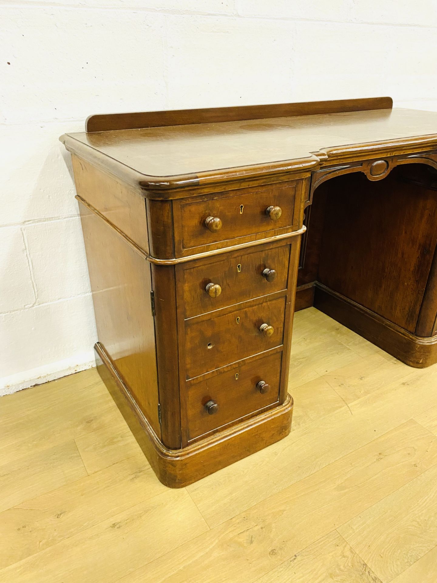 Mahogany breakfront desk - Image 4 of 6