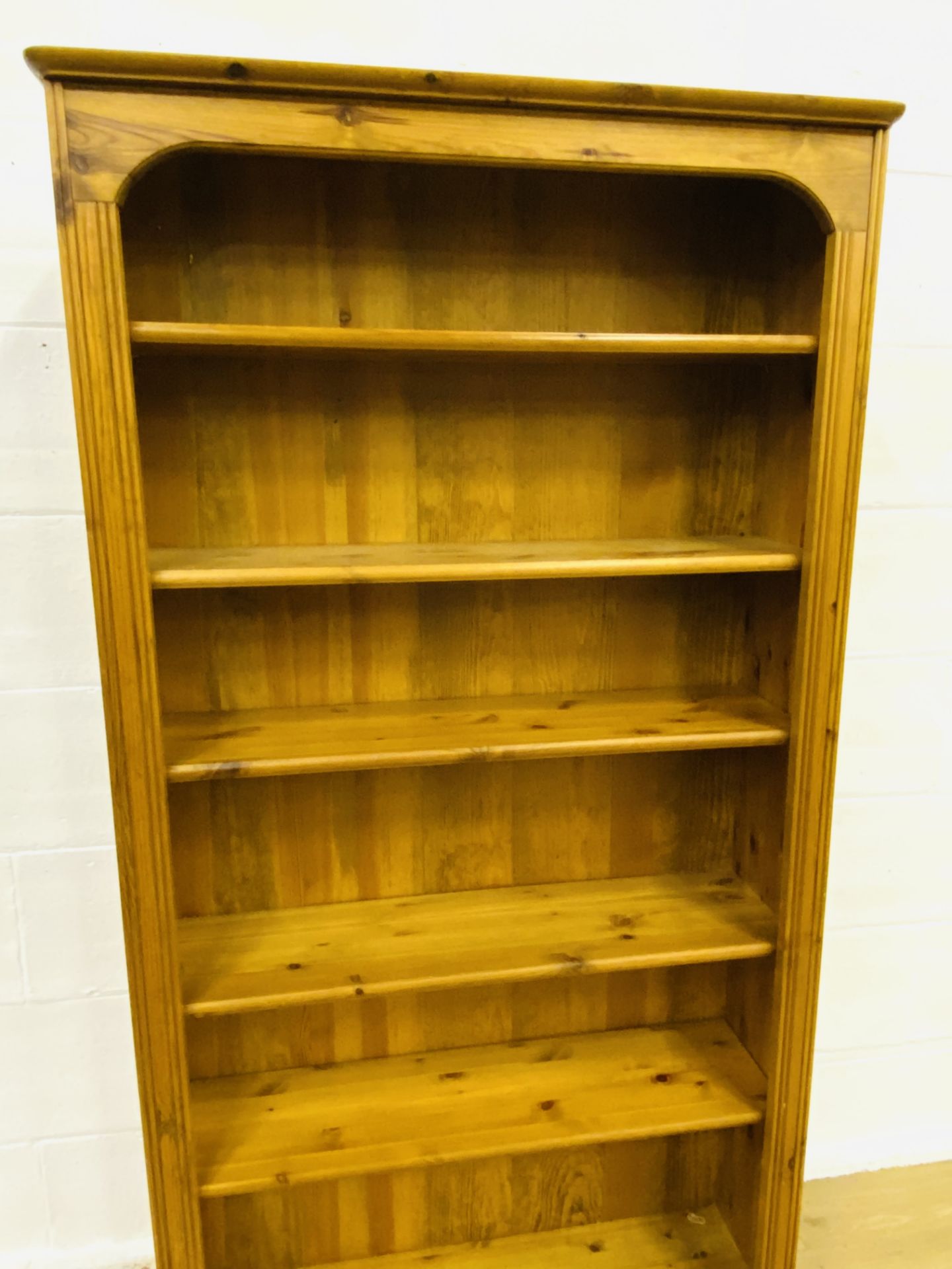 Pine open bookcase - Image 4 of 4