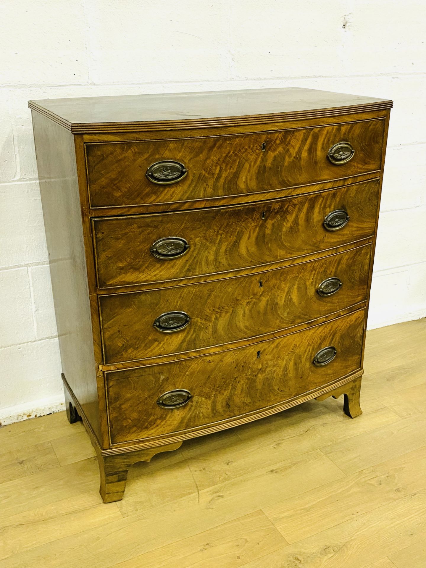 Bow fronted chest of drawers - Image 4 of 8