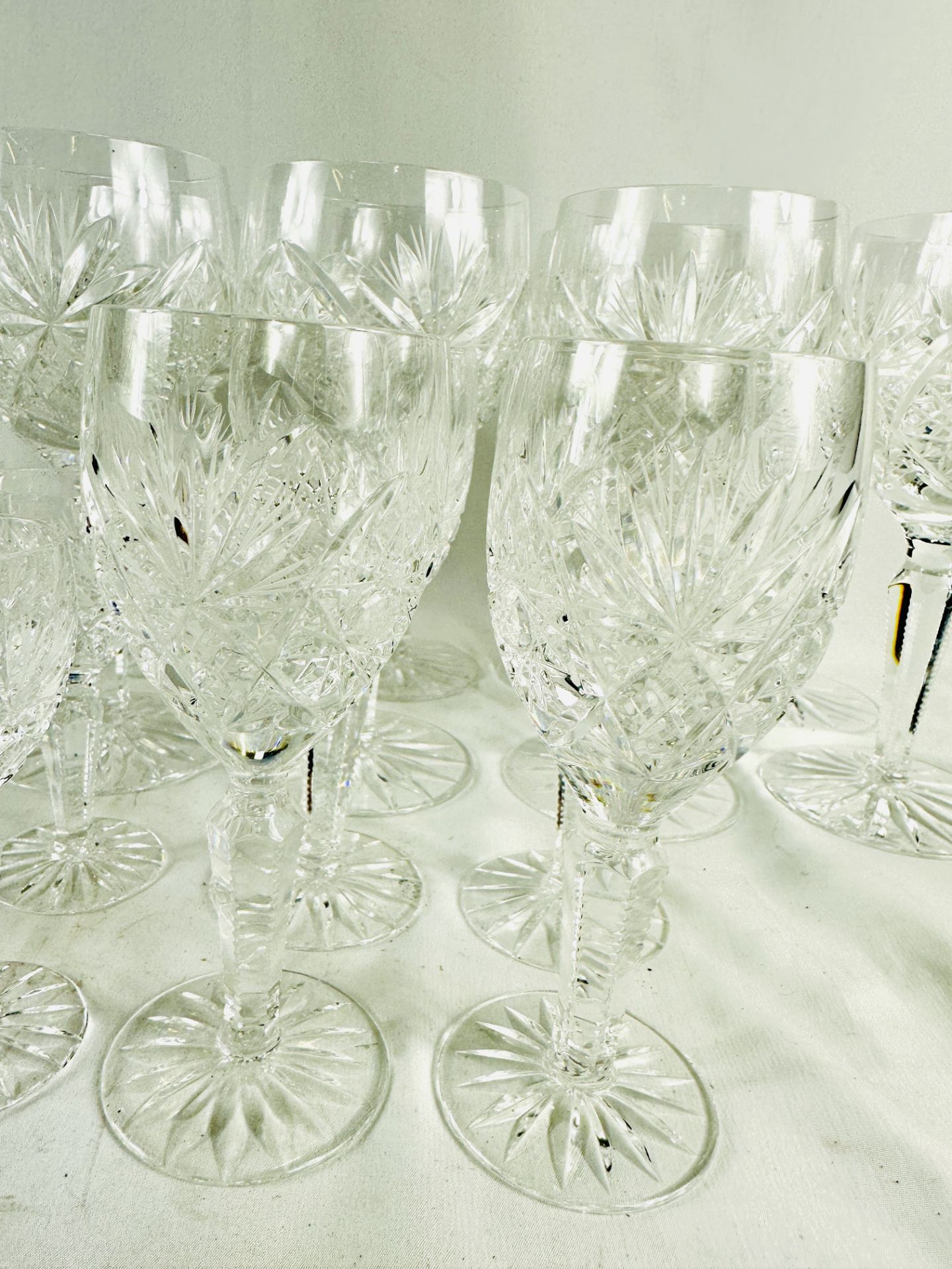 Eleven crystal wine glasses together with six liqueur glasses - Bild 4 aus 4