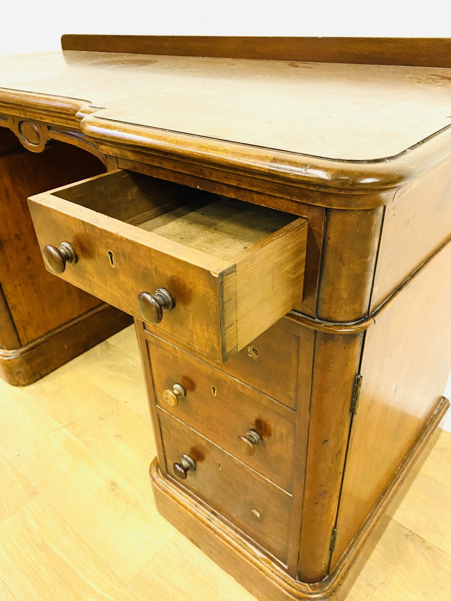 Mahogany breakfront desk - Image 5 of 6