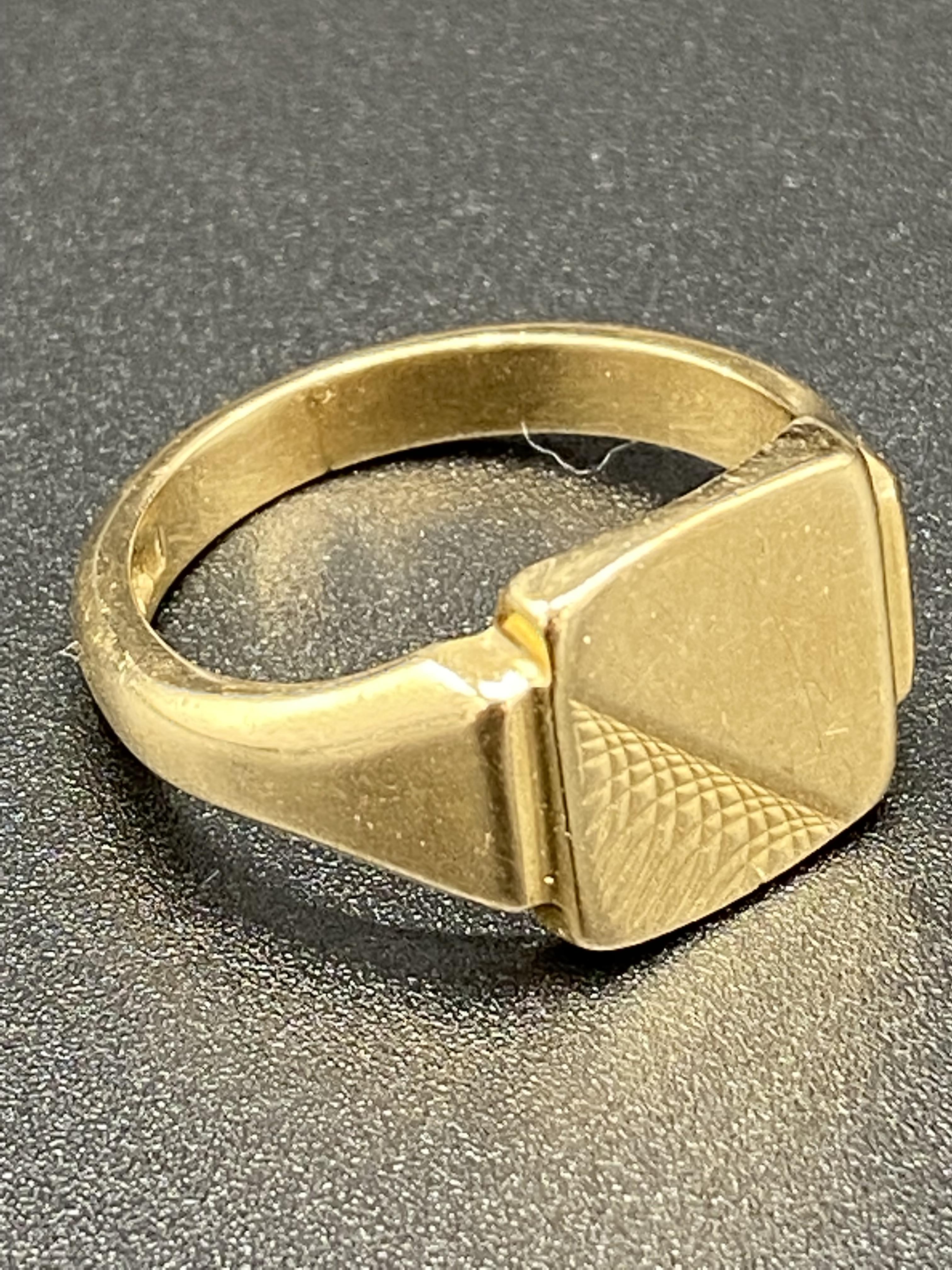 9ct gold signet ring - Image 5 of 5