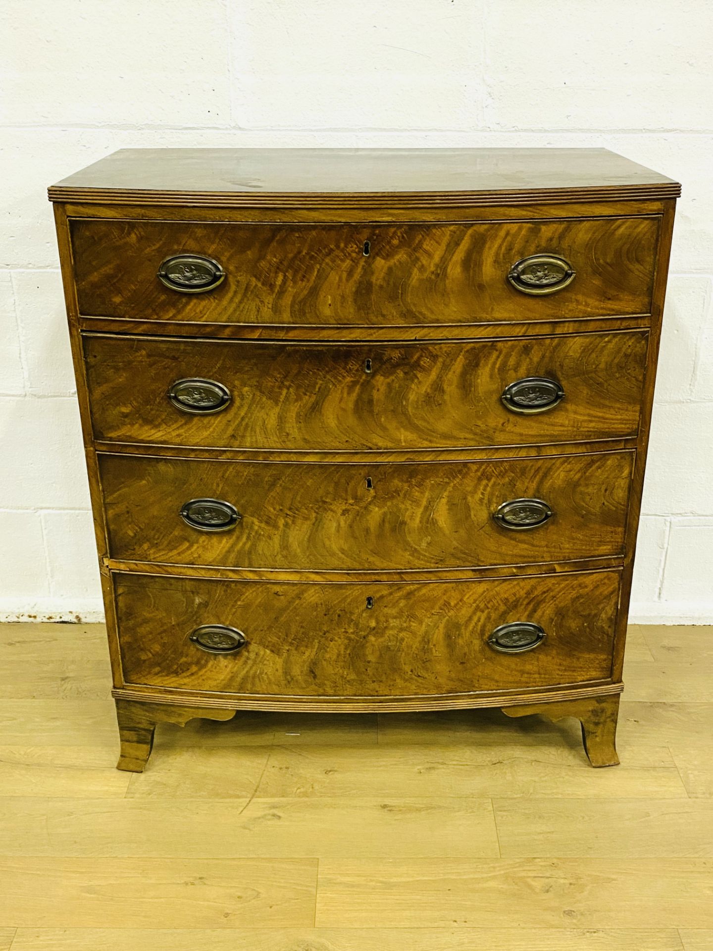 Bow fronted chest of drawers - Image 7 of 8