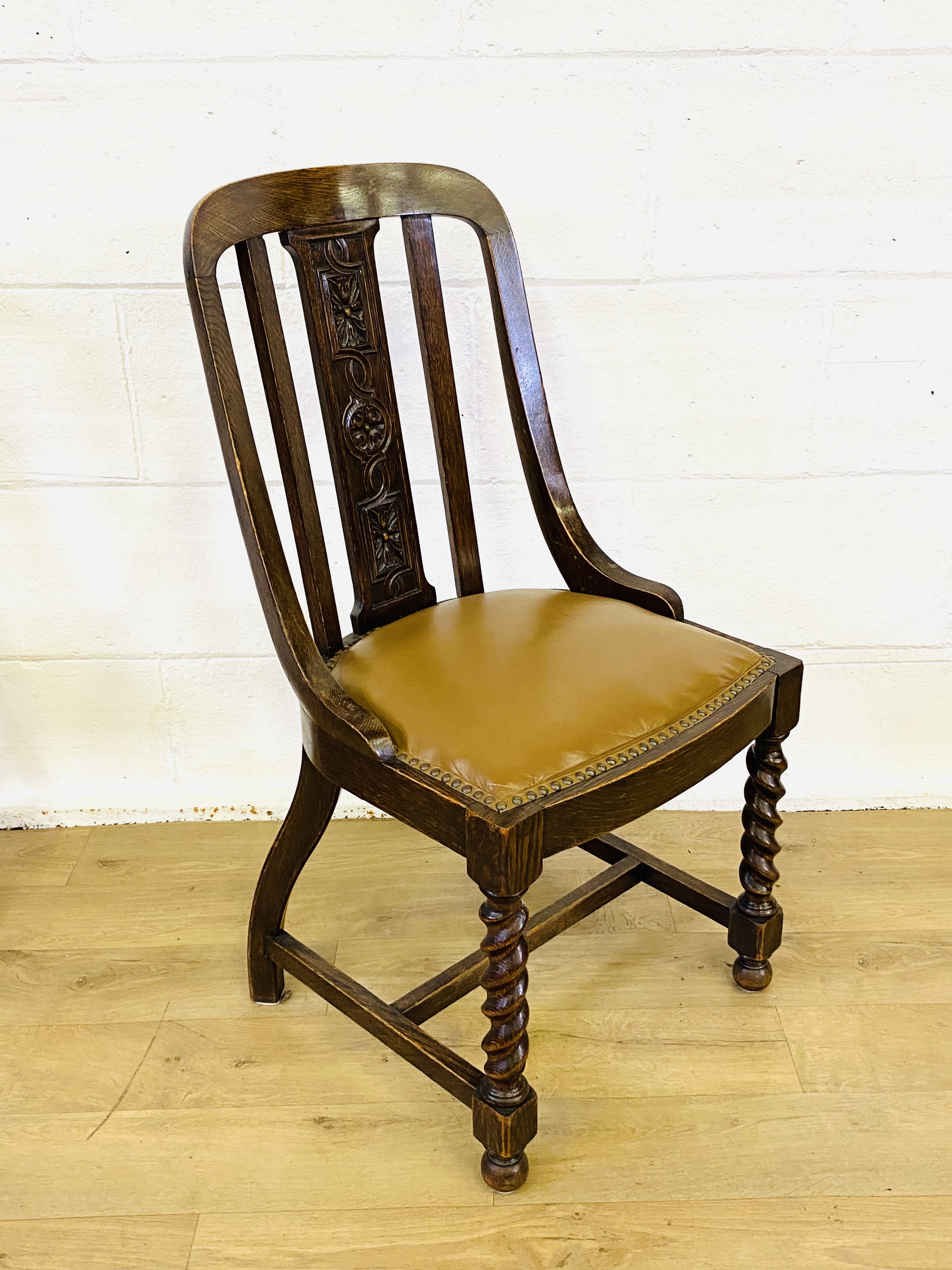 Set of eight oak dining chairs - Image 4 of 7