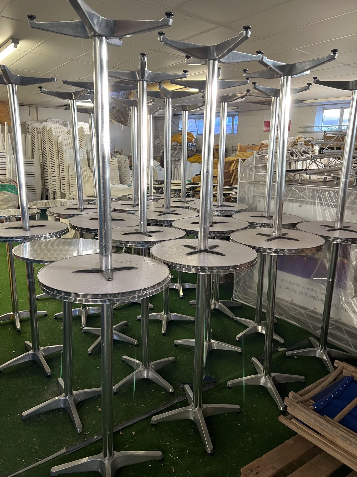 35 aluminium poseur tables. This lot is subject to VAT - Bild 3 aus 3