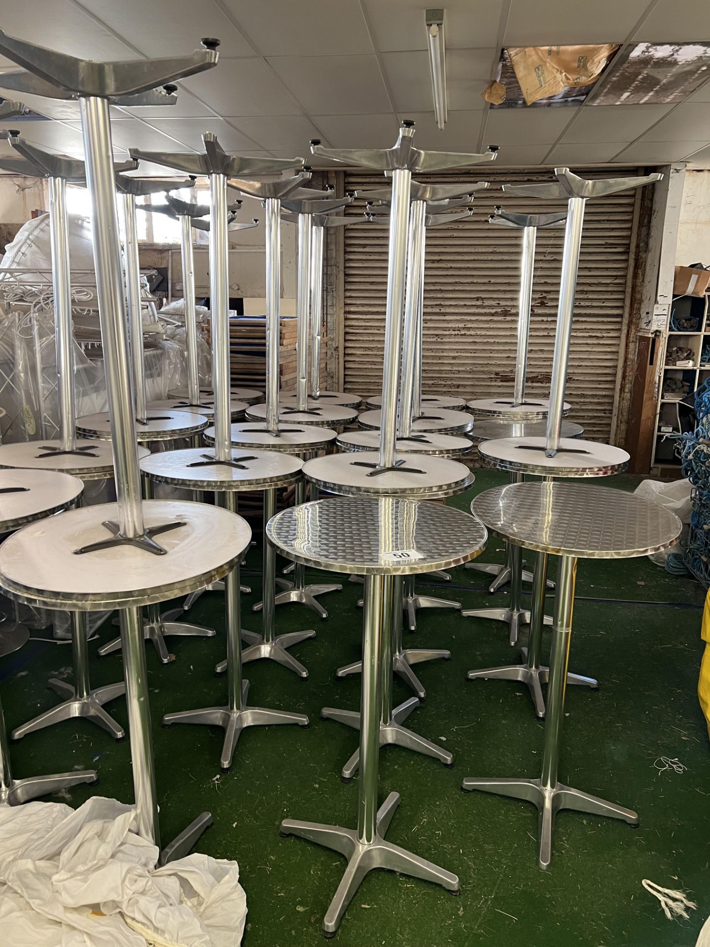 35 aluminium poseur tables. This lot is subject to VAT - Bild 2 aus 3