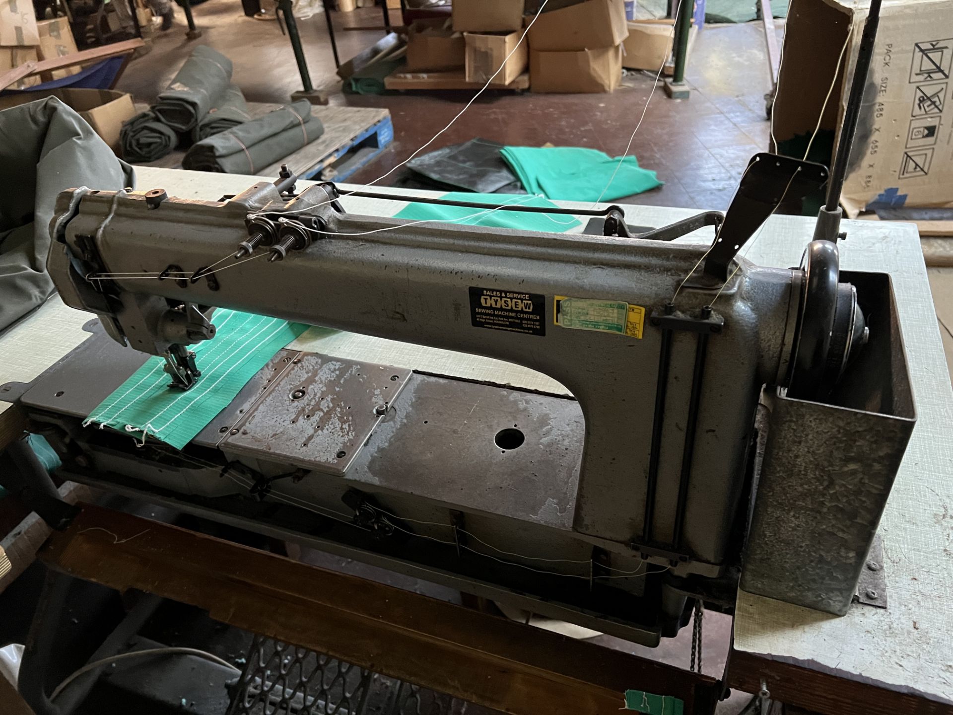 Singer 320W104 twin needle chain stitch sewing machine. This lot is subject to VAT - Image 3 of 4