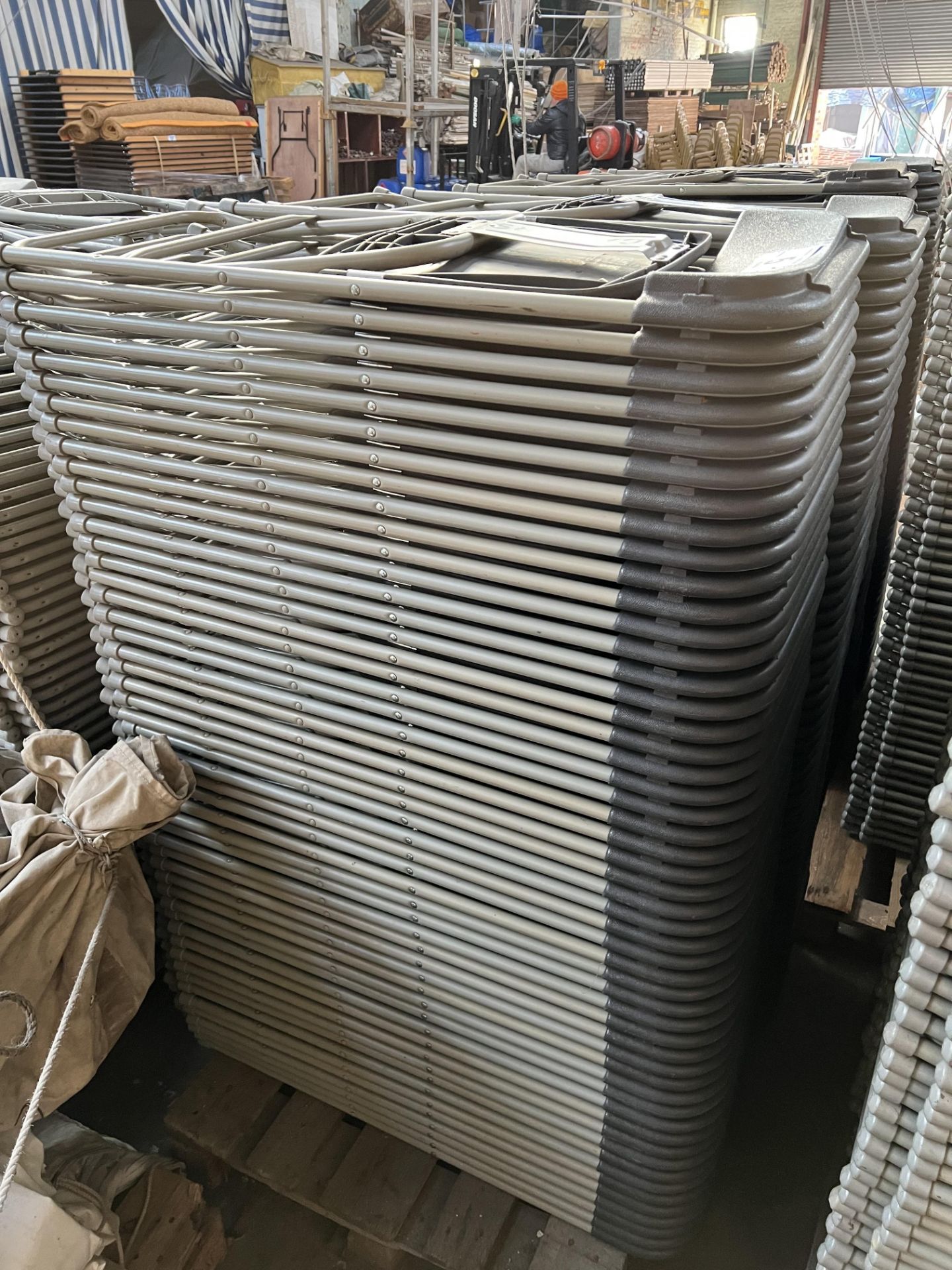 100 Samsonite folding chairs, charcoal. This lot is subject to VAT. - Image 2 of 2