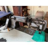 Singer 320W104 twin needle chain stitch sewing machine. This lot is subject to VAT