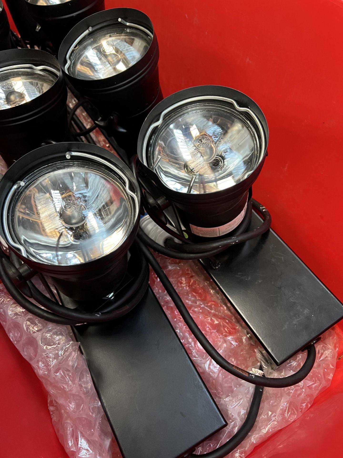 Two 4 way low voltage spot lights with 16 amp lead; with two new bulbs. This lot is subject to VAT - Image 2 of 3