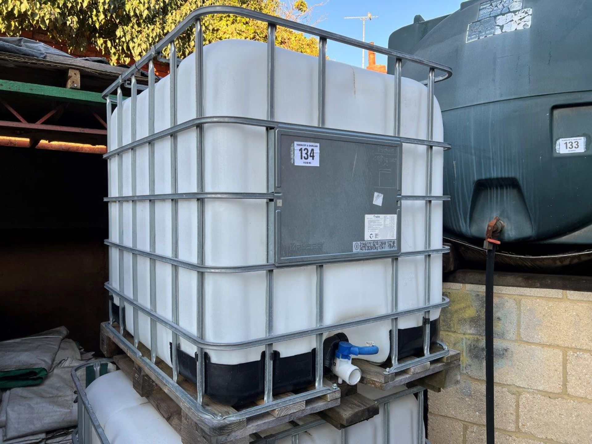 1000 litre IBC tank. This lot is subject to VAT