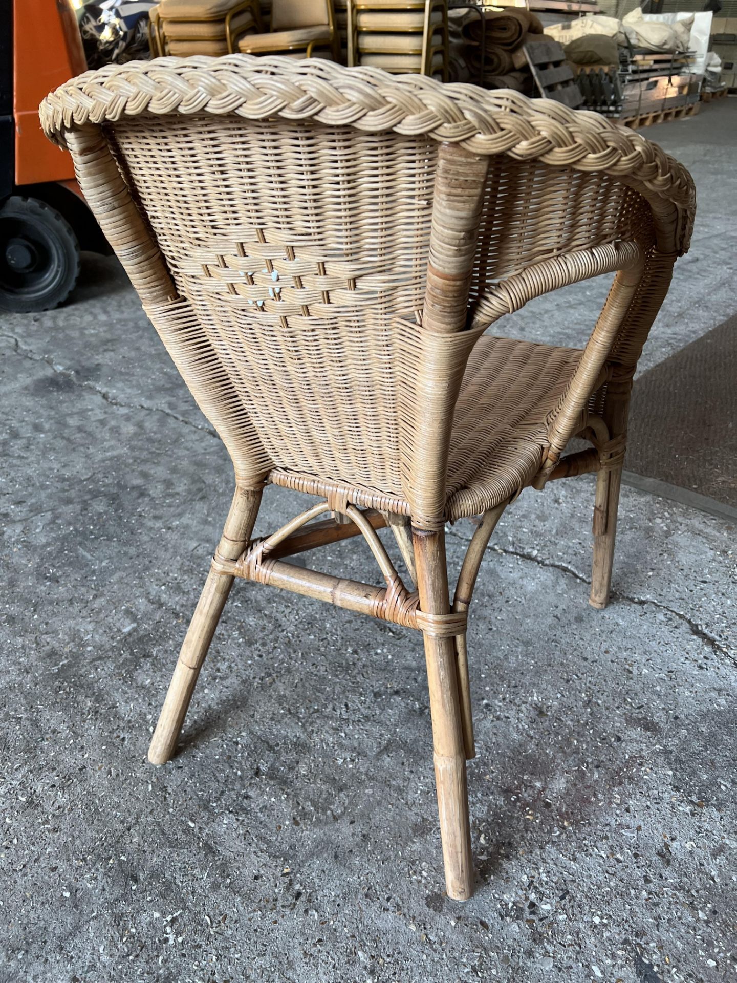 18 wicker garden armchairs. This lot is subject to VAT - Bild 2 aus 5