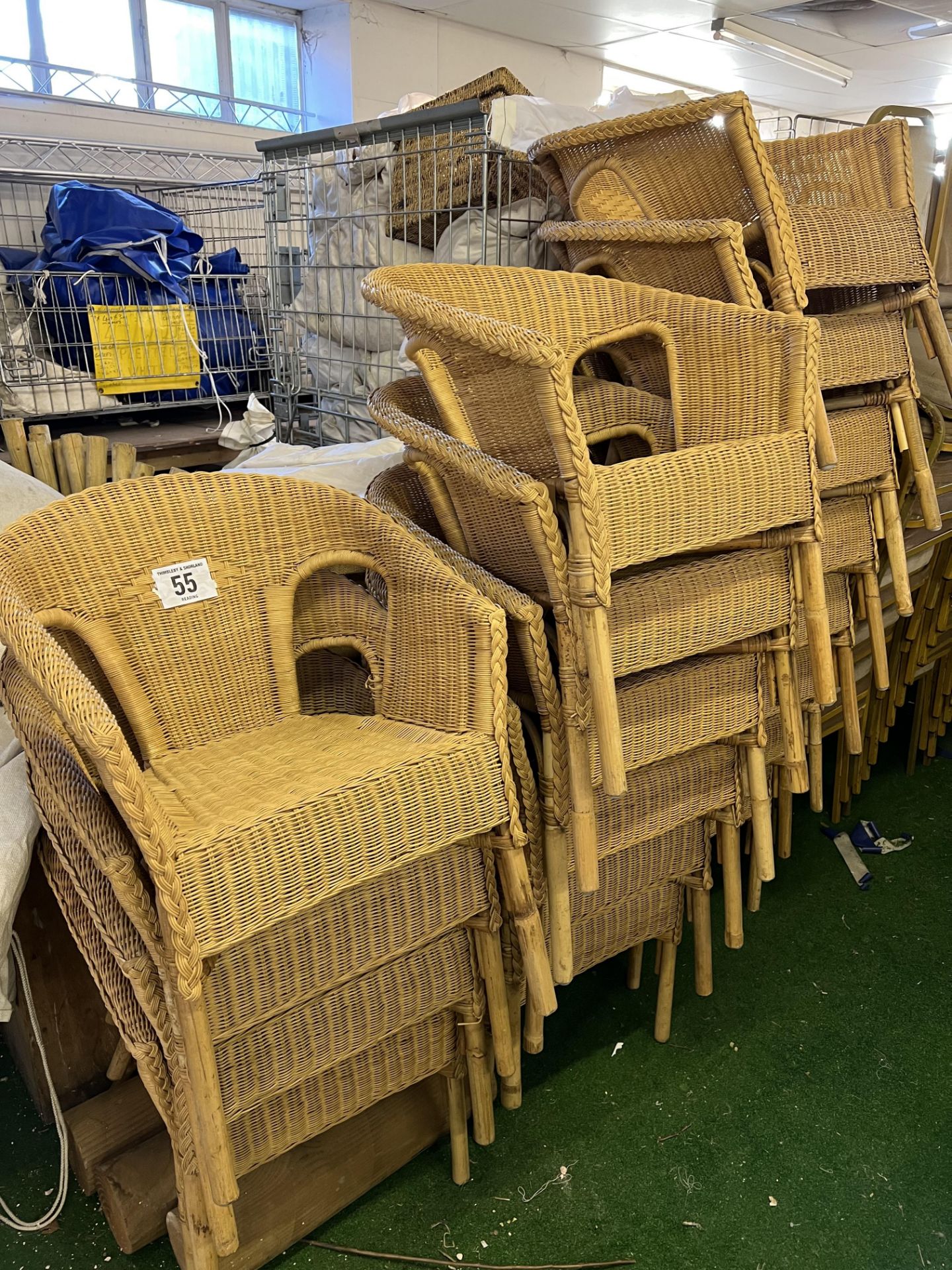 18 wicker garden armchairs. This lot is subject to VAT - Bild 3 aus 5