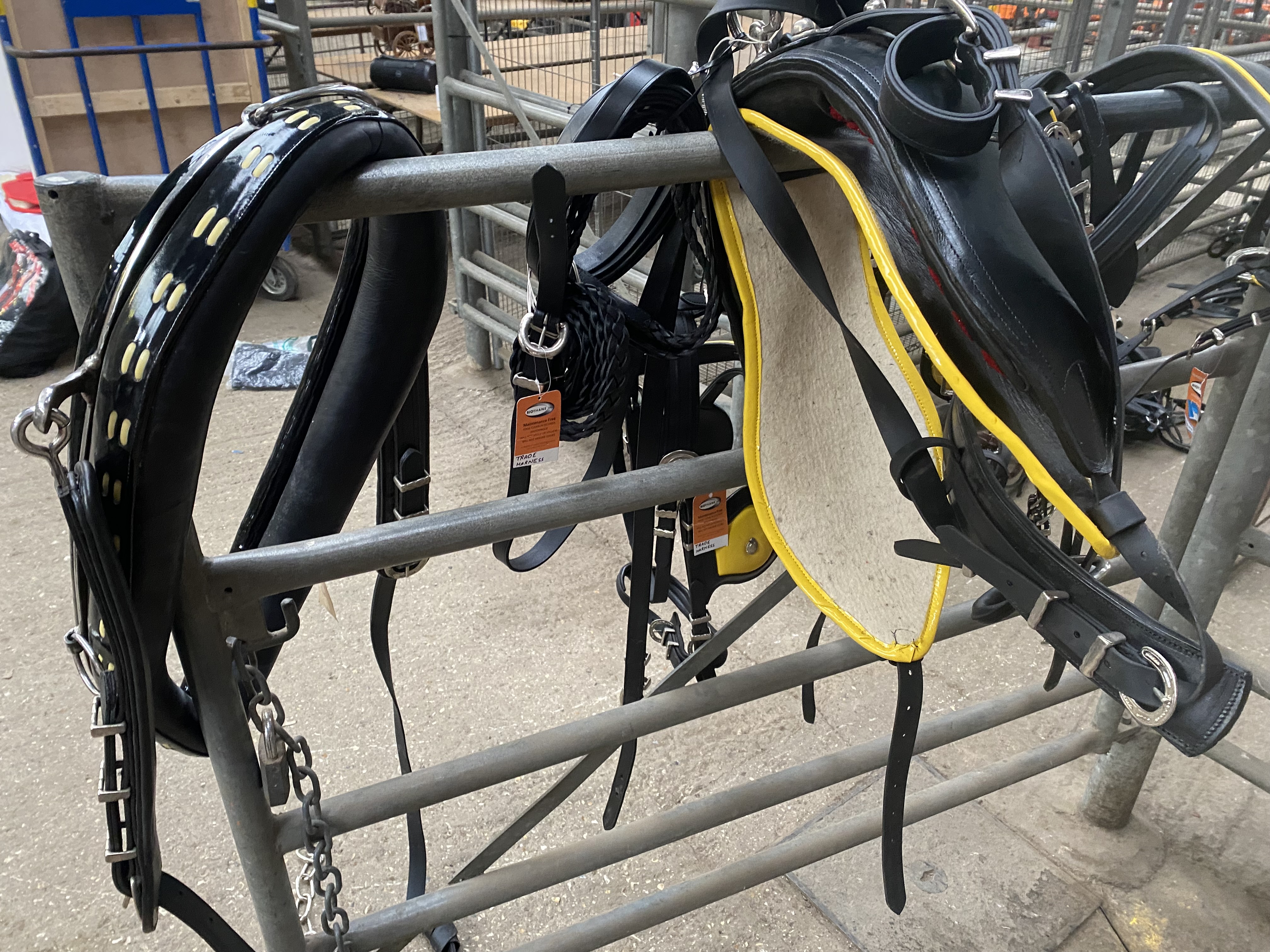 Set of trade harness cob size. This lot carries VAT.