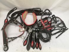 Set of trade harness to fit a mini Shetland. This lot carries VAT.