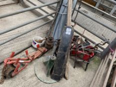 Large selection of carriage parts/spares including turntable, steps, drag shoe & wooden pole.