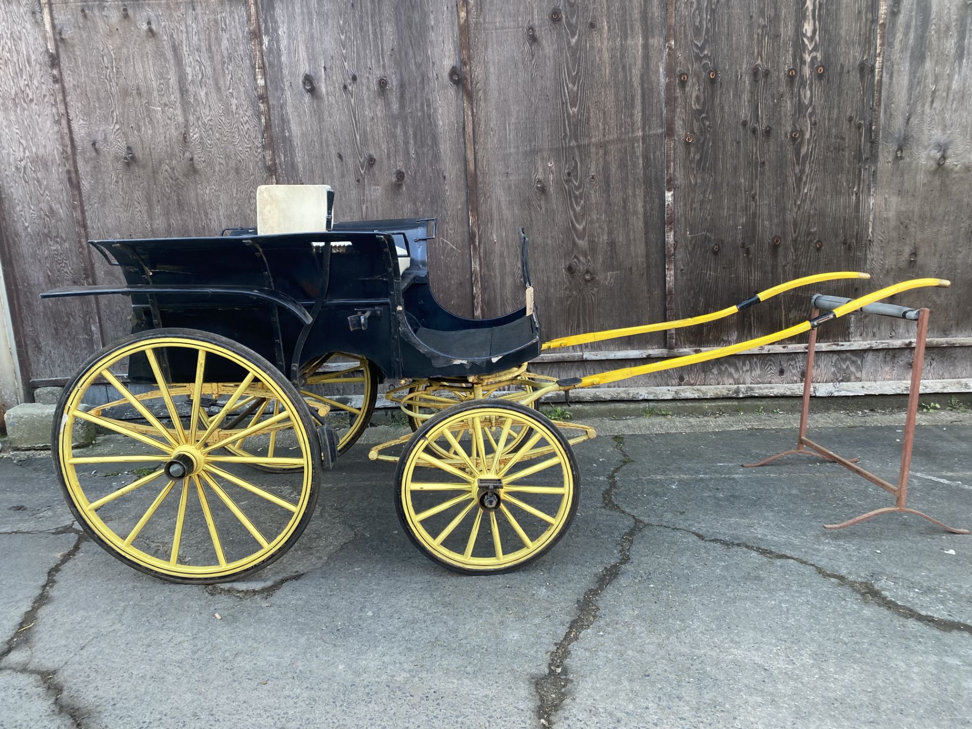 4-WHEEL RALLI CAR to suit 14-15hh single. Painted yellow and black and on full elliptic springs. - Image 2 of 3