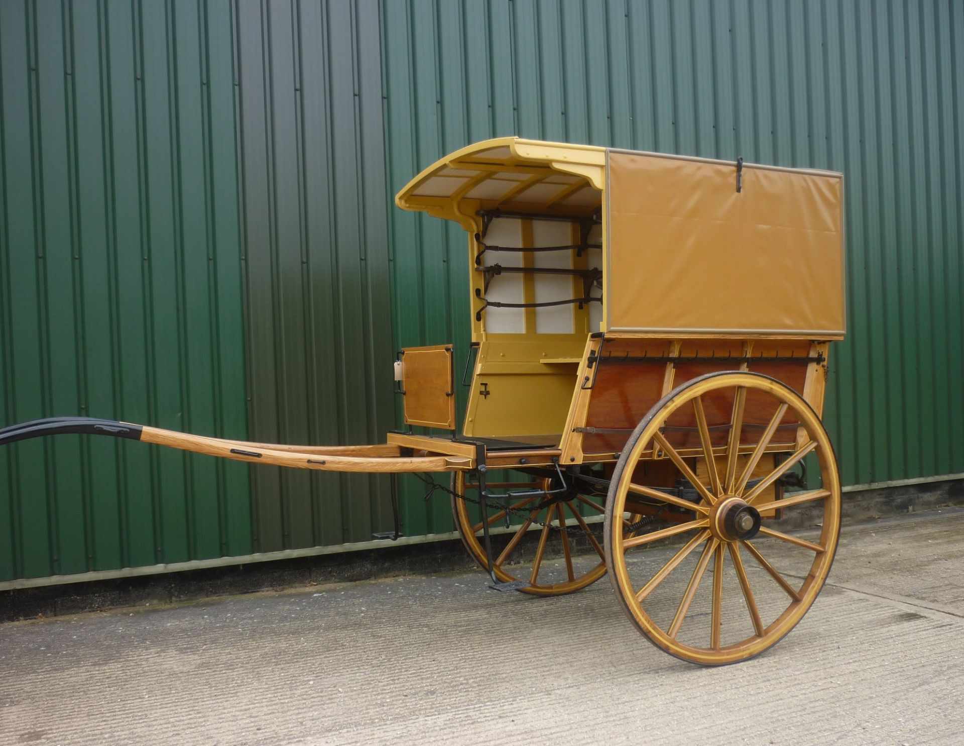 VICTORIAN GAME CART, to suit 15 hh and over; restored by John Gapp in 1992 and finished in stained