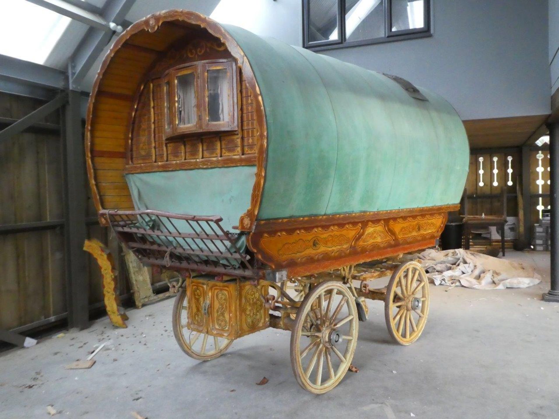 OPEN LOT CARAVAN built by N Smith of Doncaster in the late 1930s on a dray by Whittaker & Hutchinson - Image 2 of 23