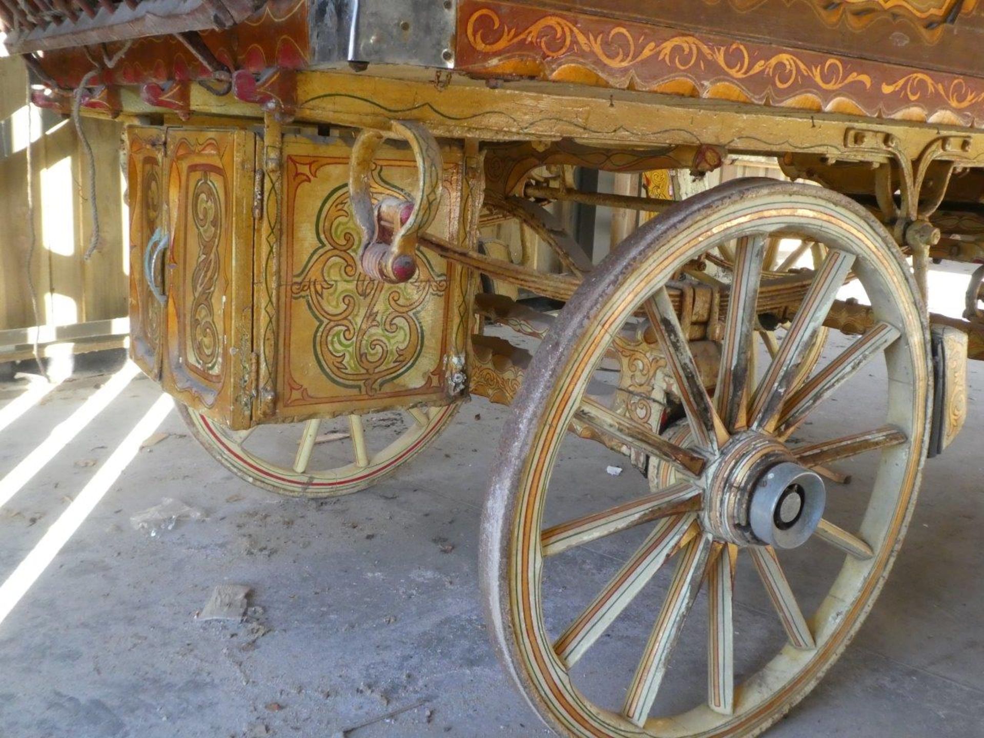 OPEN LOT CARAVAN built by N Smith of Doncaster in the late 1930s on a dray by Whittaker & Hutchinson - Image 15 of 23