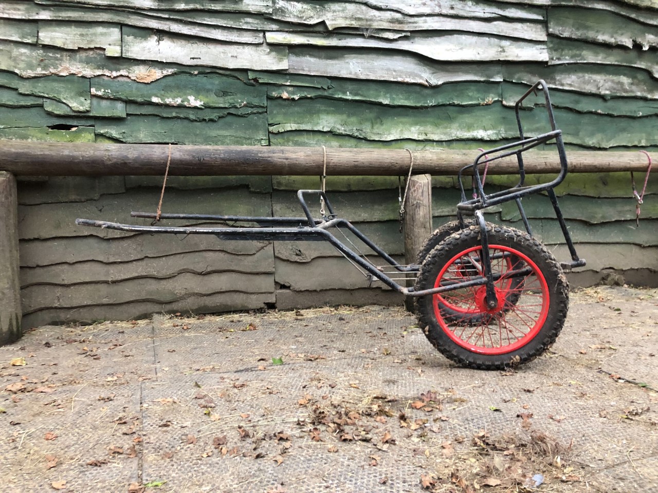 EXERCISE CARRIAGE FRAME painted black with new red wire wheels on pneumatic tyres. - Image 3 of 3