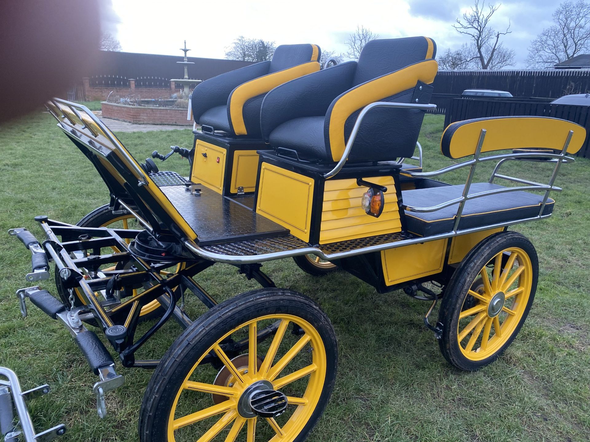 PLEASURE/TRAINING VEHICLE built by Cumbria Carriages to suit 16.2 to 18hh single or pair. Finished - Image 2 of 5