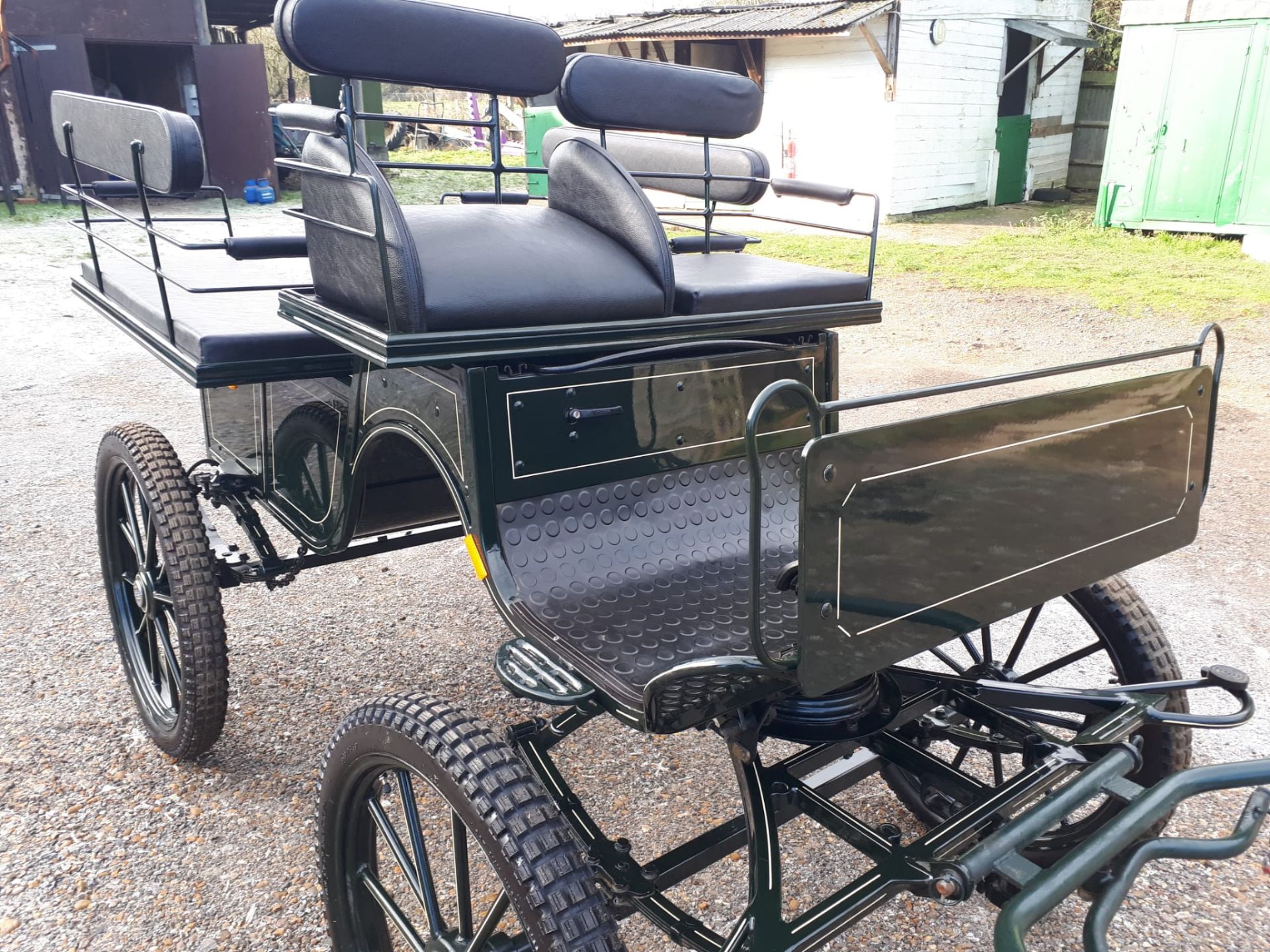 WAGONETTE to suit 14 to 16hh single or pair. Painted Brooklands green with cream lining and black - Image 2 of 5