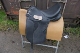 Barnsby black leather dressage/show saddle 18" medium/wide fit