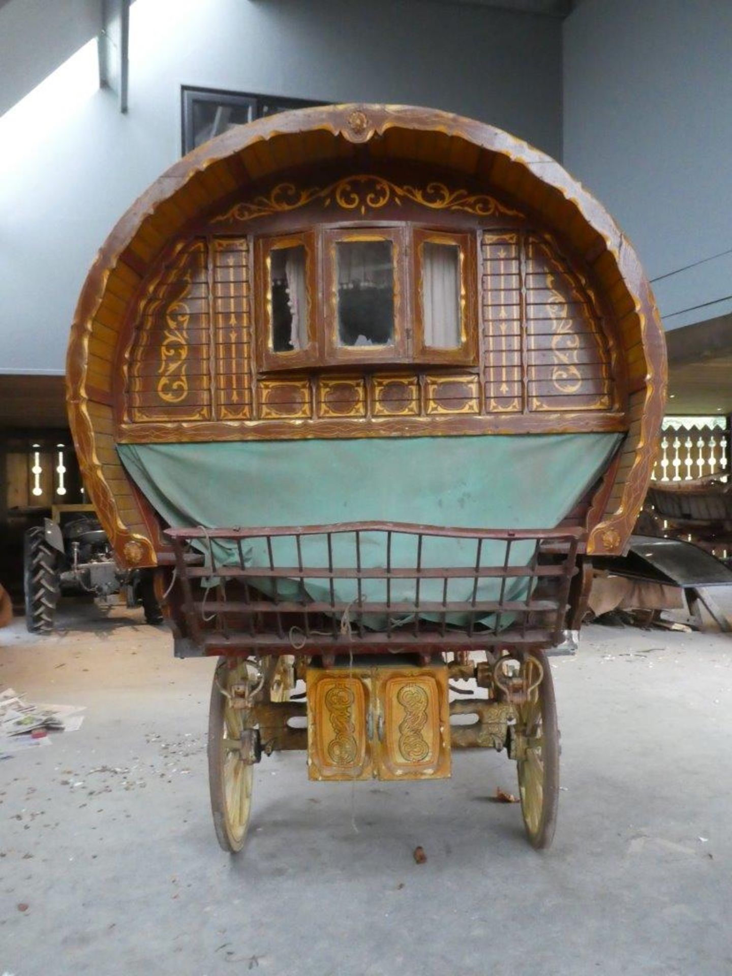 OPEN LOT CARAVAN built by N Smith of Doncaster in the late 1930s on a dray by Whittaker & Hutchinson - Image 4 of 23