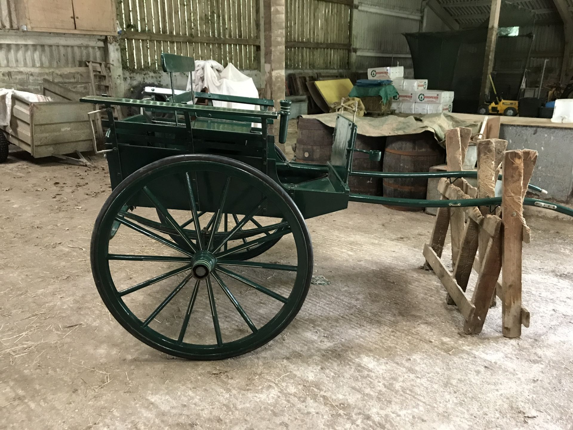 PONY CART to suit size 12hh. The partially slat-sided body is painted dark green with yellow