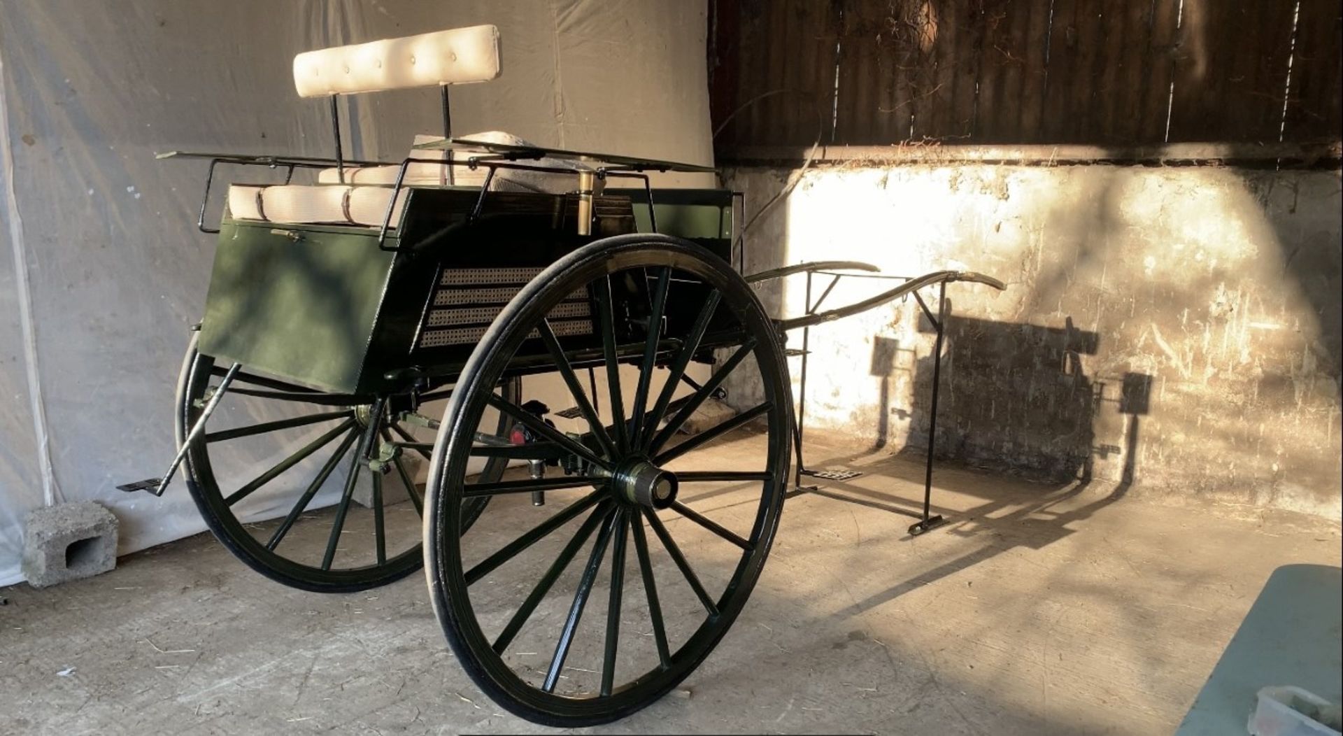 DOG CART built by Parker & Parker of London circa 1900 to suit single or tandem. Finished in dark - Image 3 of 5