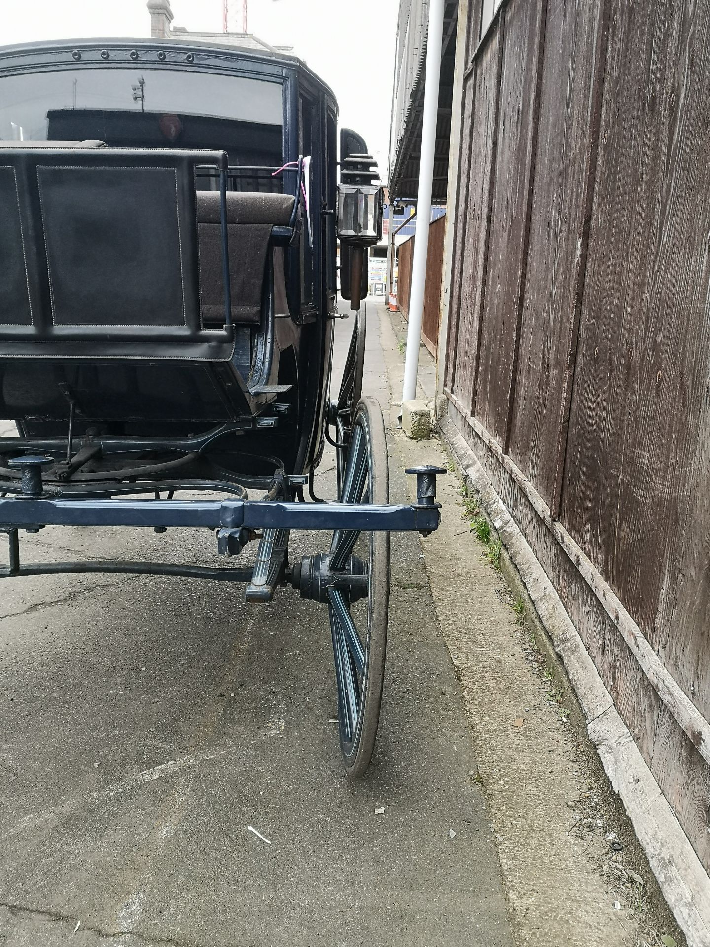 DOUBLE BROUGHAM built by C. Windover of London to suit 14.2hh single or pair. Painted black and blue - Image 4 of 11