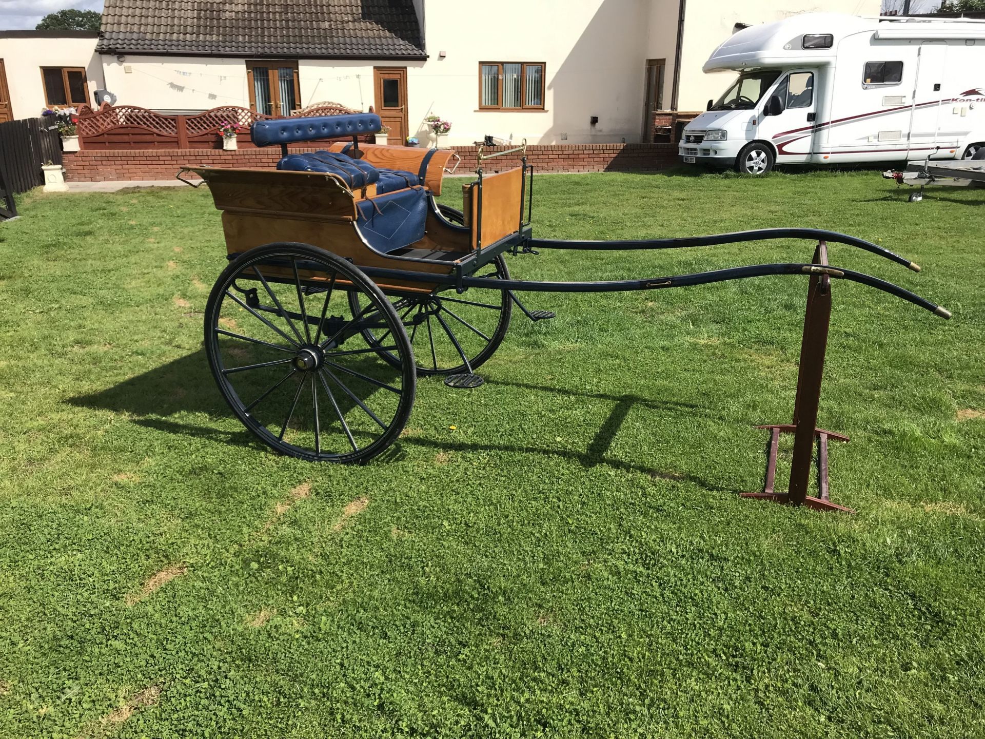 RALLI CAR to suit 14.2hh. Finished in natural varnished wood with blue undercarriage and shafts with