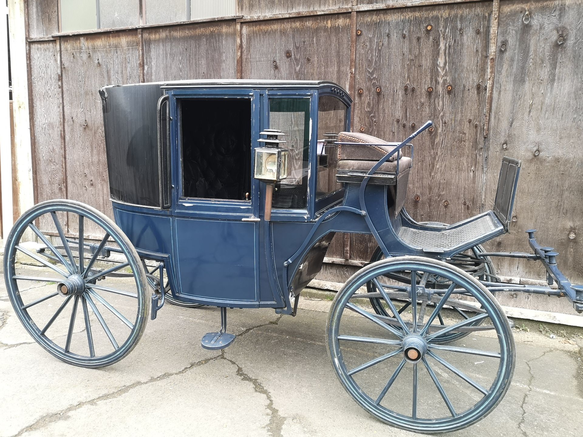 DOUBLE BROUGHAM built by C. Windover of London to suit 14.2hh single or pair. Painted black and blue