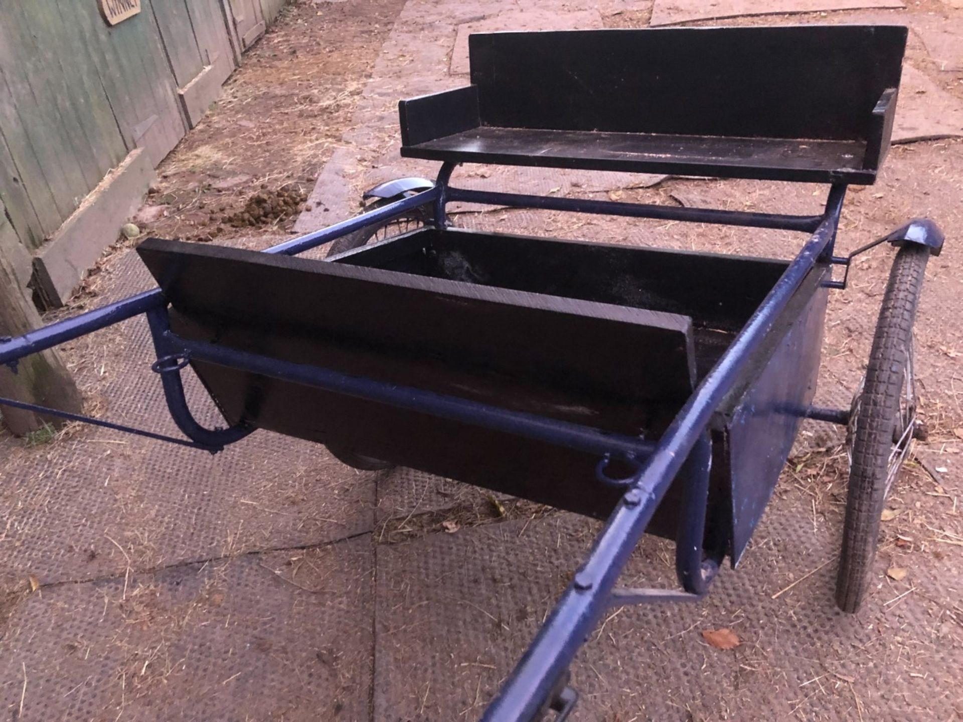 EXERCISE VEHICLE painted blue and black on wire wheels with pneumatic tyres. - Bild 3 aus 4