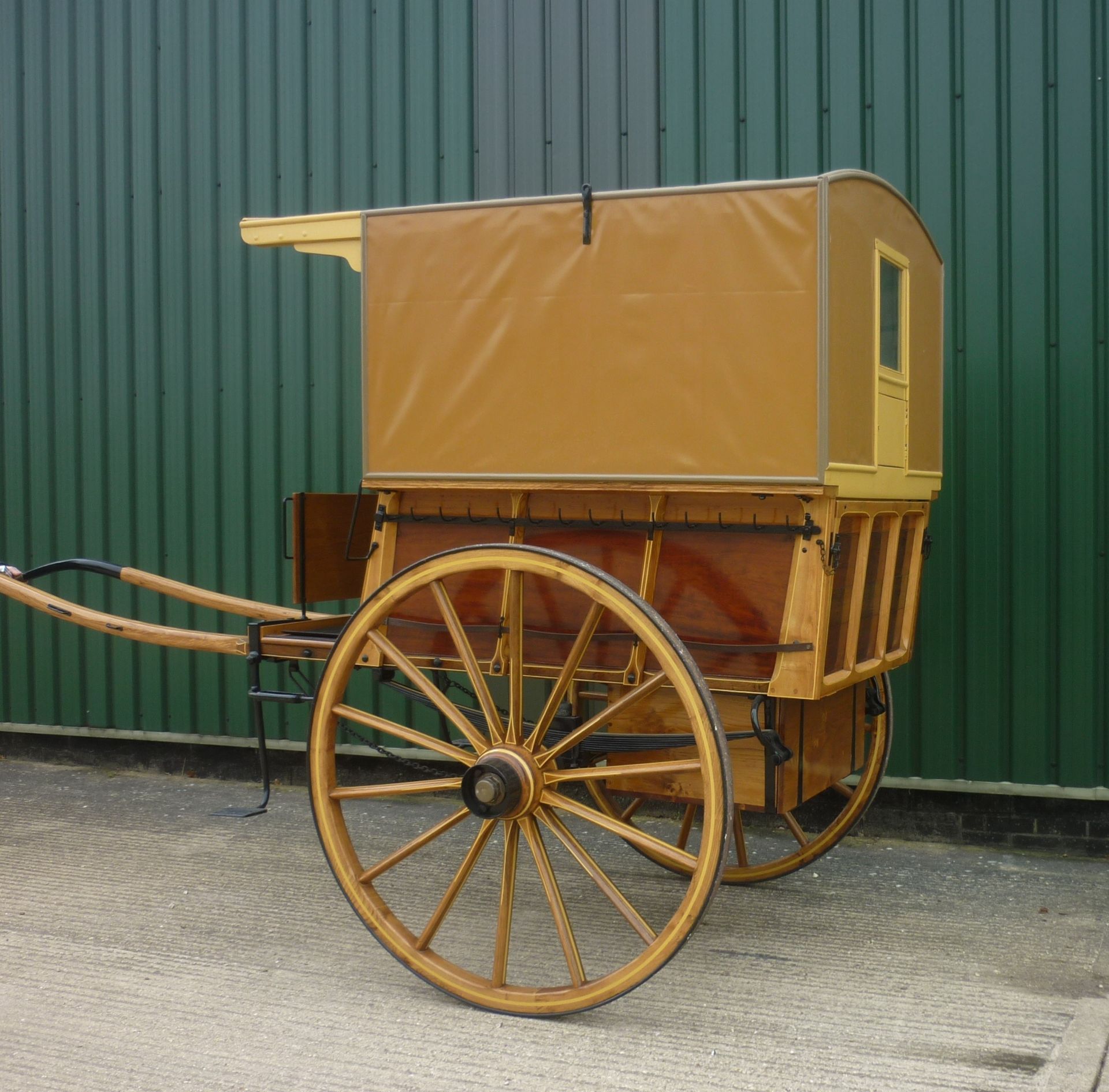 VICTORIAN GAME CART, to suit 15 hh and over; restored by John Gapp in 1992 and finished in stained - Bild 2 aus 10