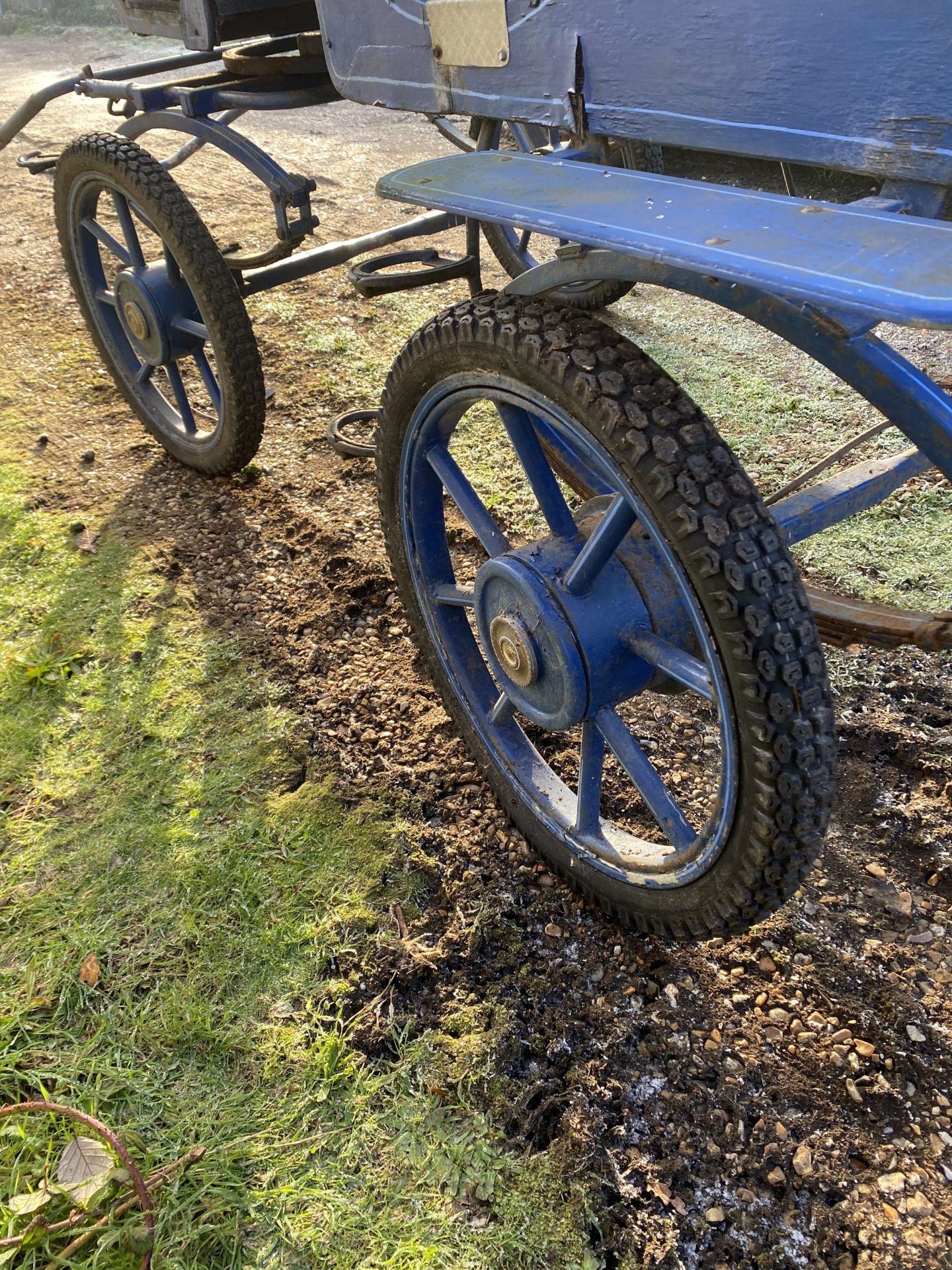 PHAETON to suit single cob. Painted Royal blue with light blue lining, the 2 rows of seats and - Image 5 of 5