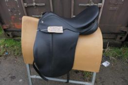 Barnsby black leather dressage saddle 17.5" narrow-medium fit