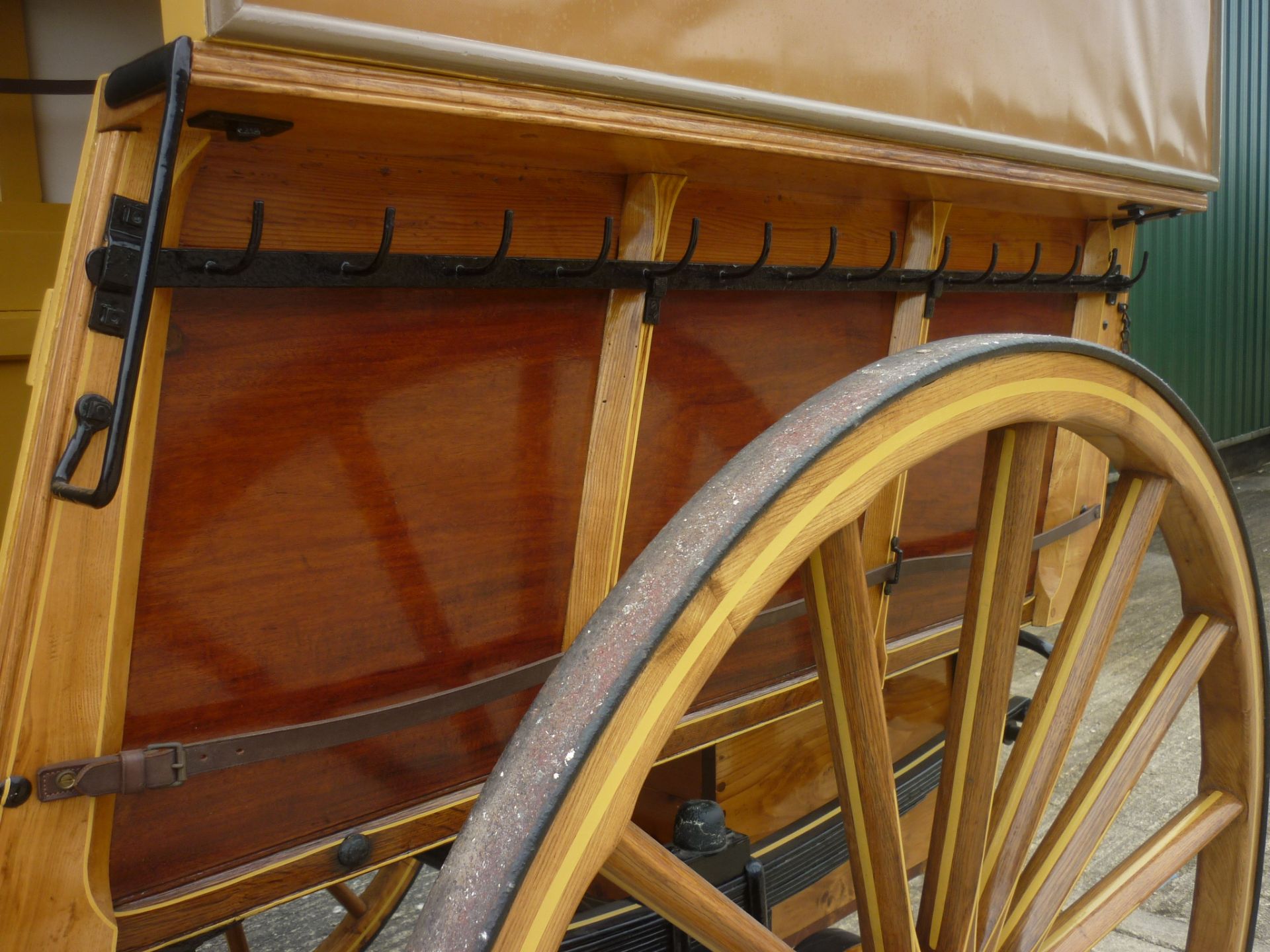 VICTORIAN GAME CART, to suit 15 hh and over; restored by John Gapp in 1992 and finished in stained - Bild 7 aus 10