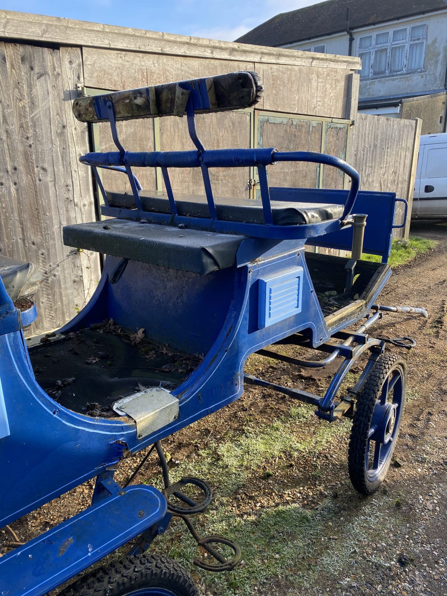 PHAETON to suit single cob. Painted Royal blue with light blue lining, the 2 rows of seats and - Image 3 of 5