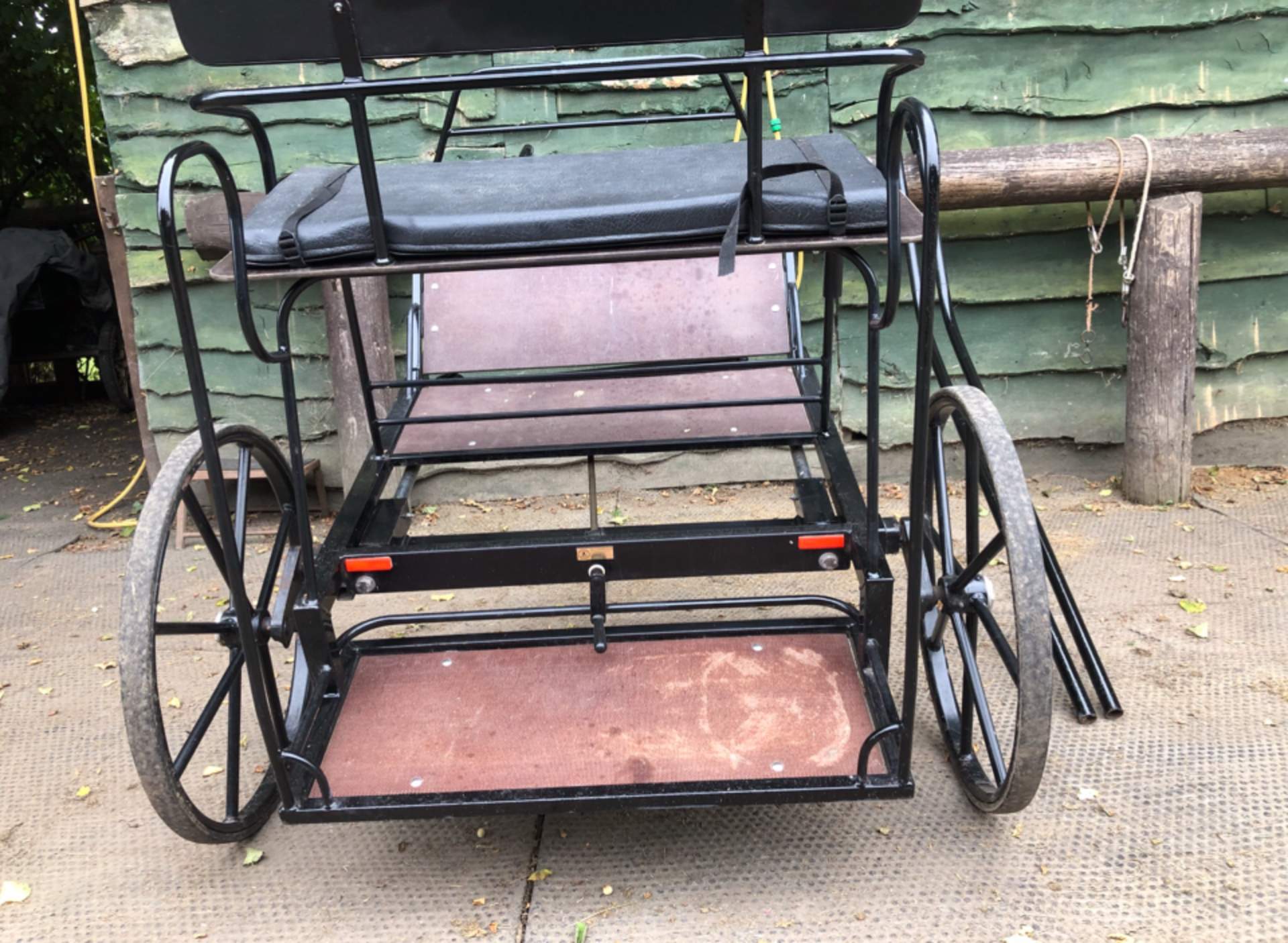 COMPETITION CARRIAGE built by Bellcrown to suit 10 to 13hh. Painted black with natural varnished - Image 2 of 4