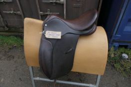 Manor Saddlery brown leather dressage saddle 17" narrow fit