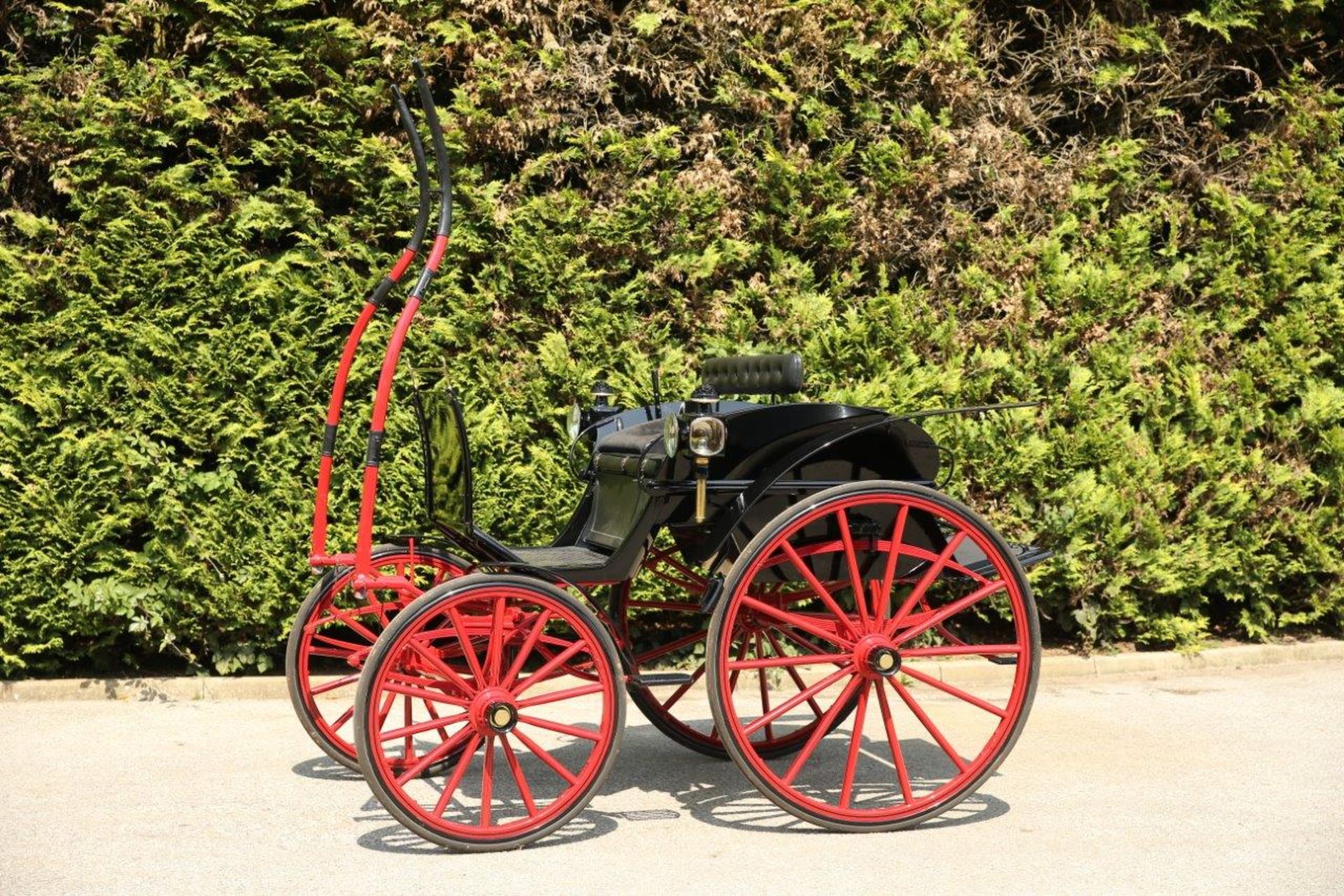 4 WHEEL SEFTON DOG CART built by Mullon & Sons of Hertford to suit 14 to 15hh. Painted black with - Image 2 of 2